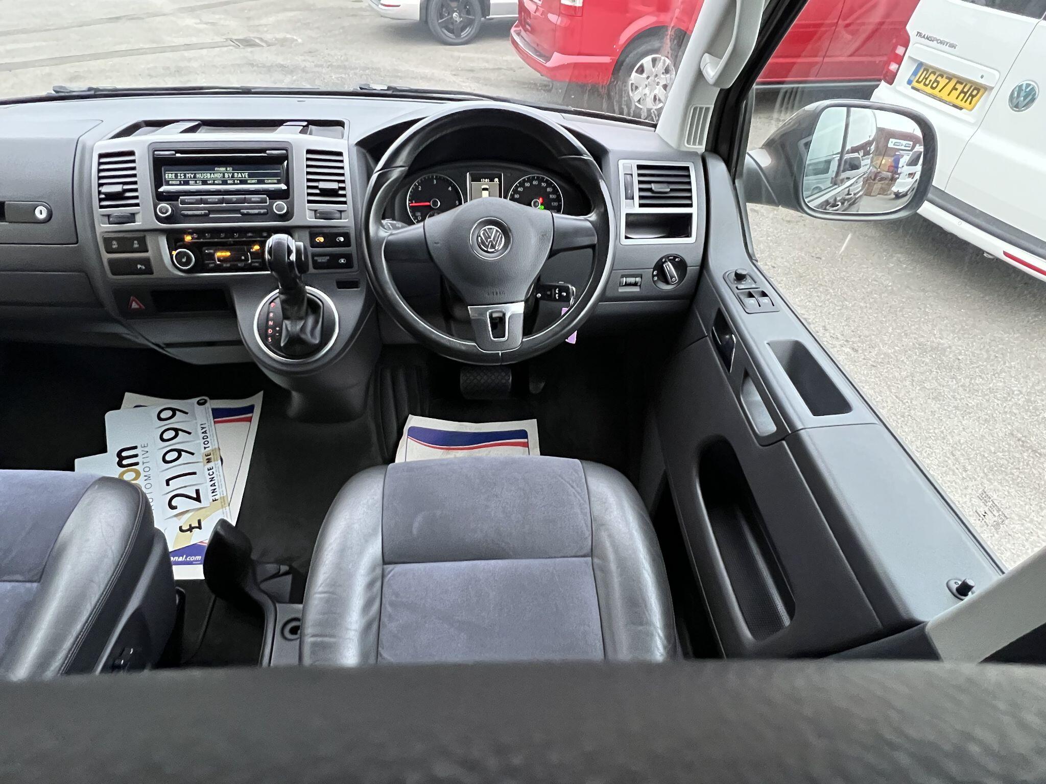 Volkswagen Caravelle view 9