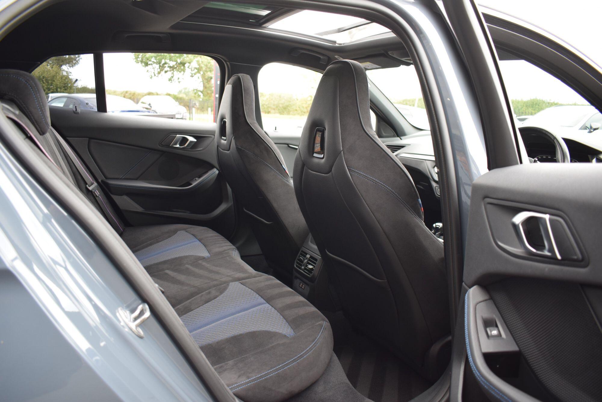 BMW 1 Series view 22