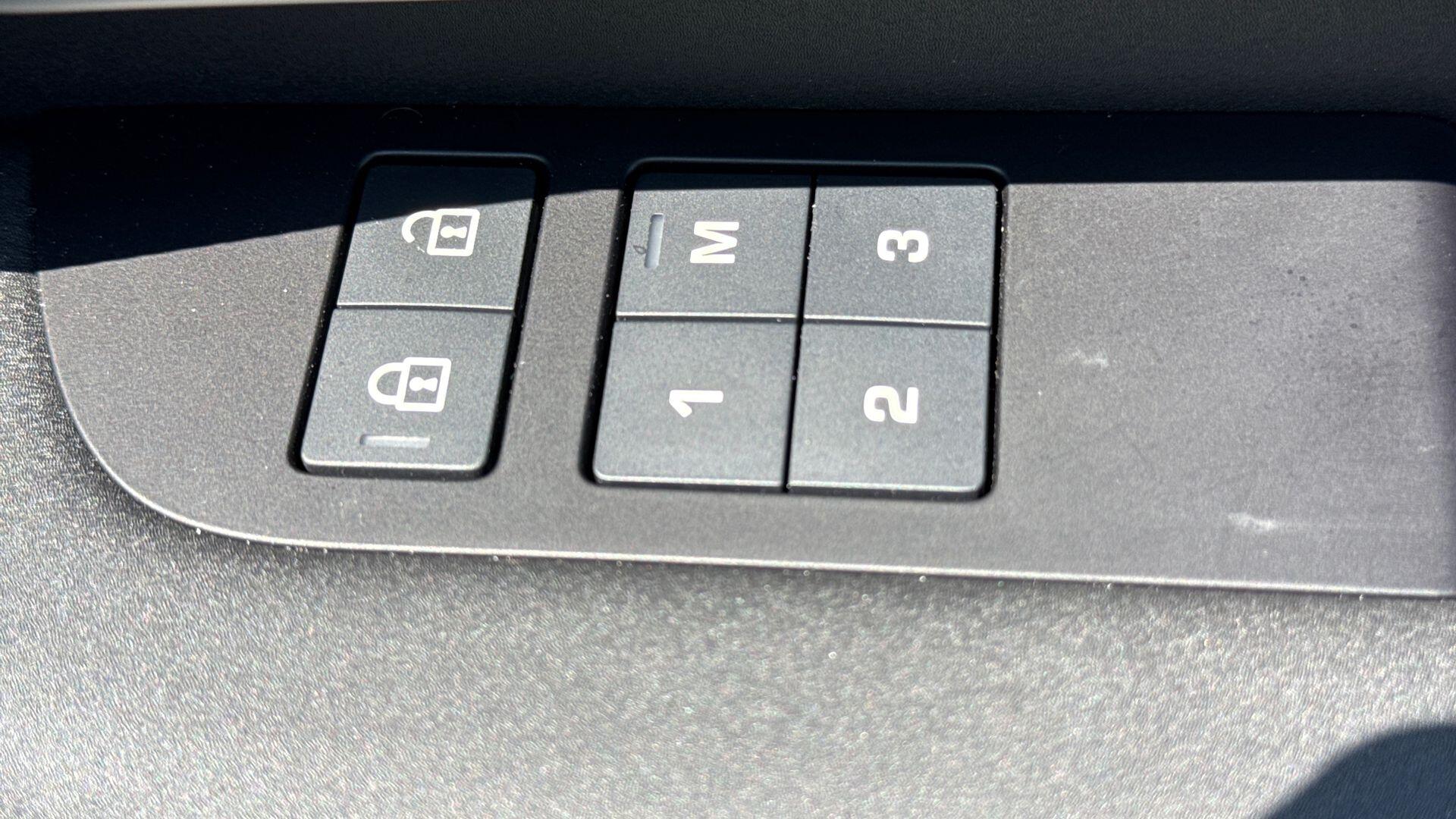 Land Rover Discovery view 33
