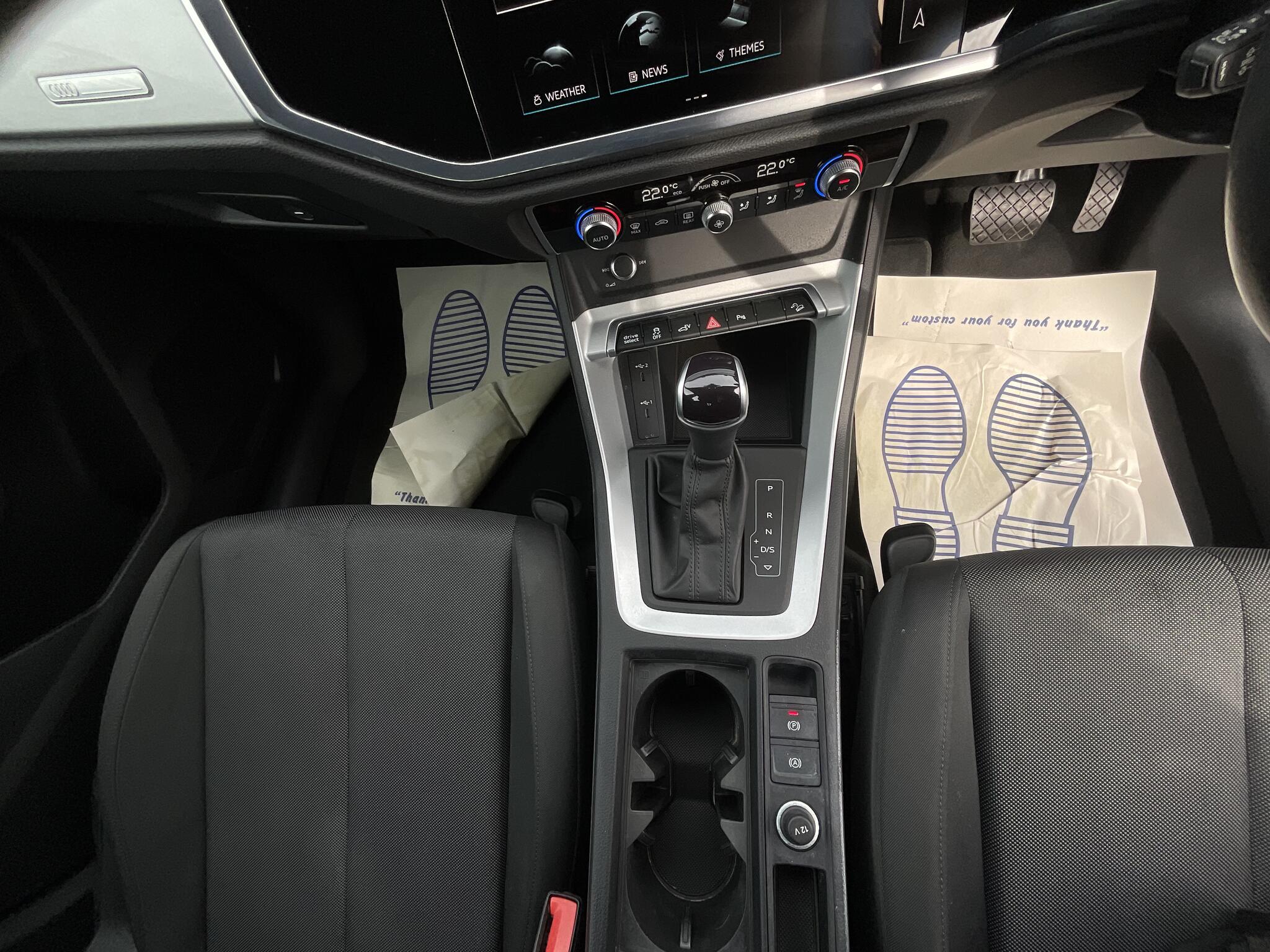 Audi Q3 view 27