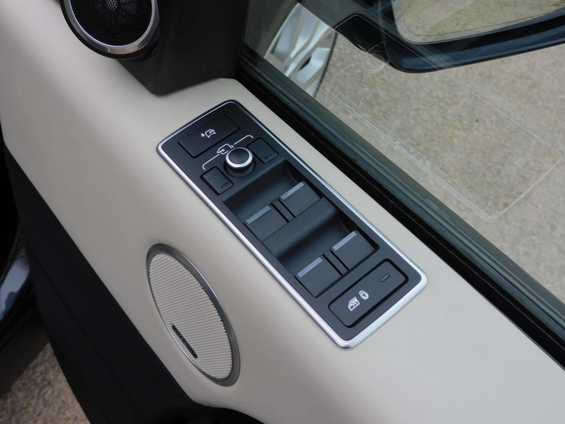 Land Rover Range Rover view 43