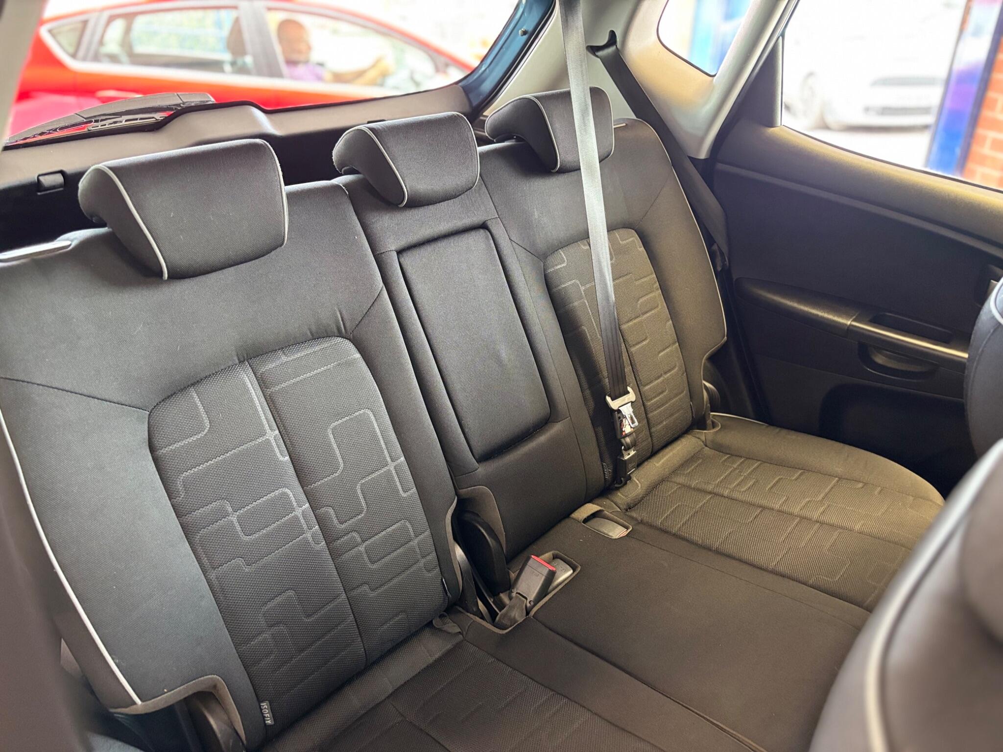 Kia Venga view 14