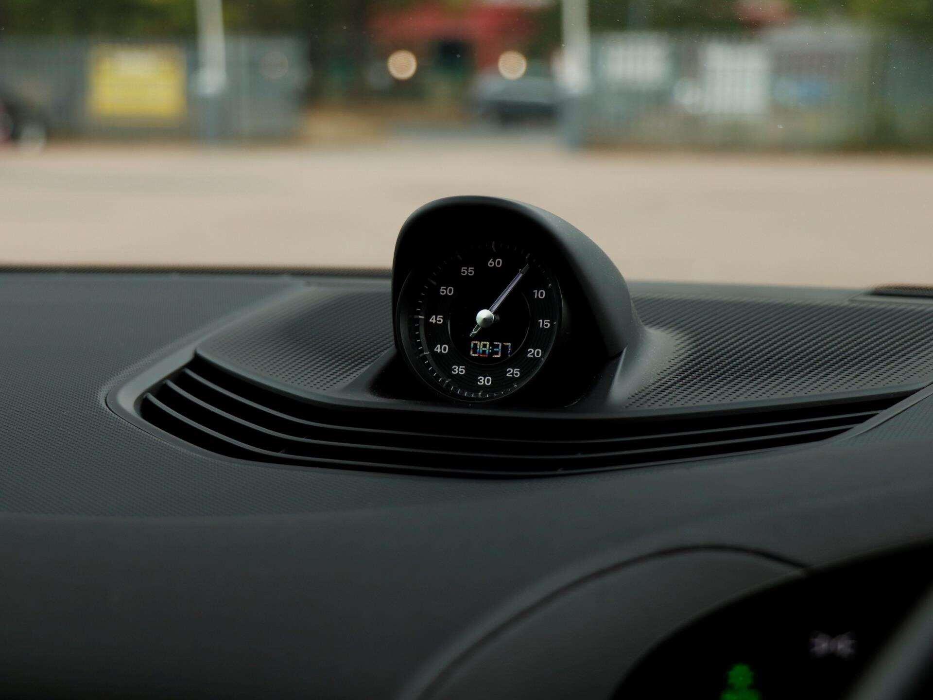 Porsche Taycan view 14