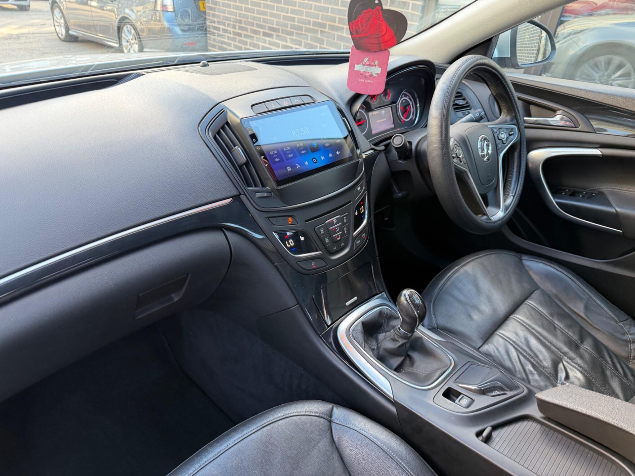 Vauxhall Insignia view 16