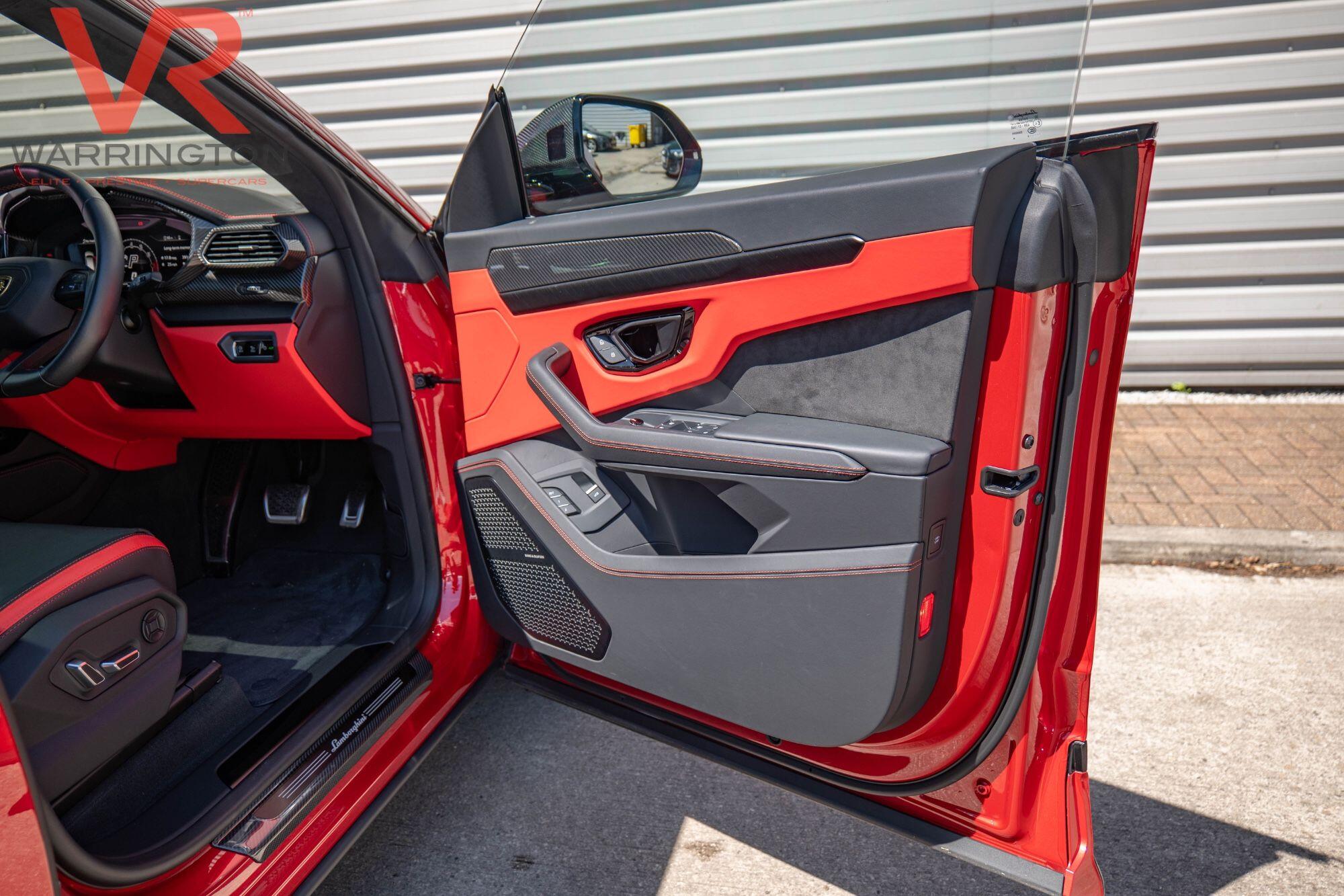 Lamborghini Urus view 23