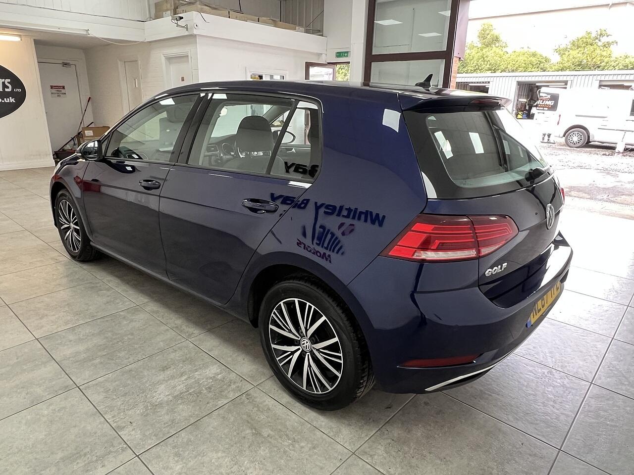 Volkswagen Golf view 5