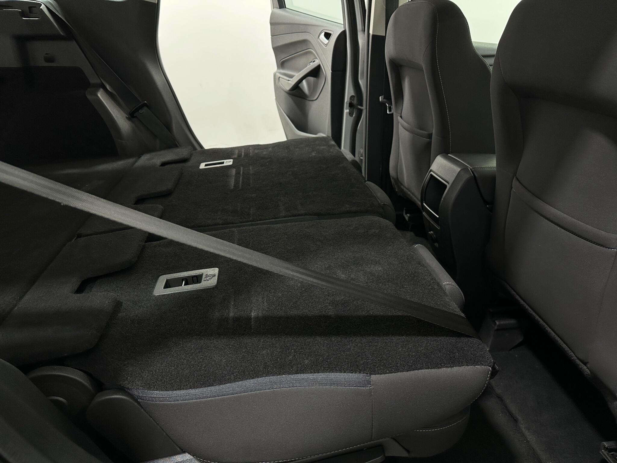 Ford Kuga view 45