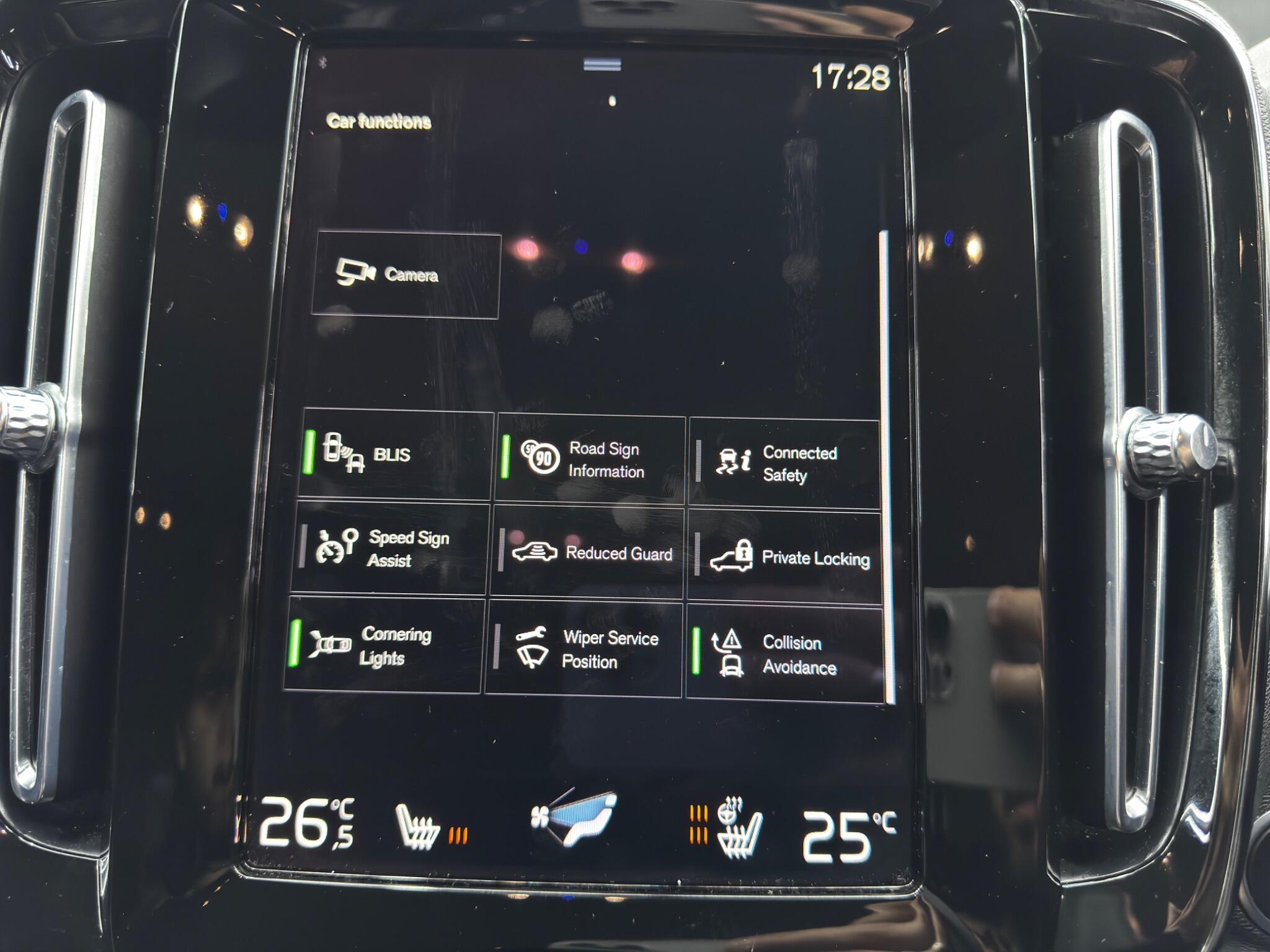 Volvo XC40 view 34