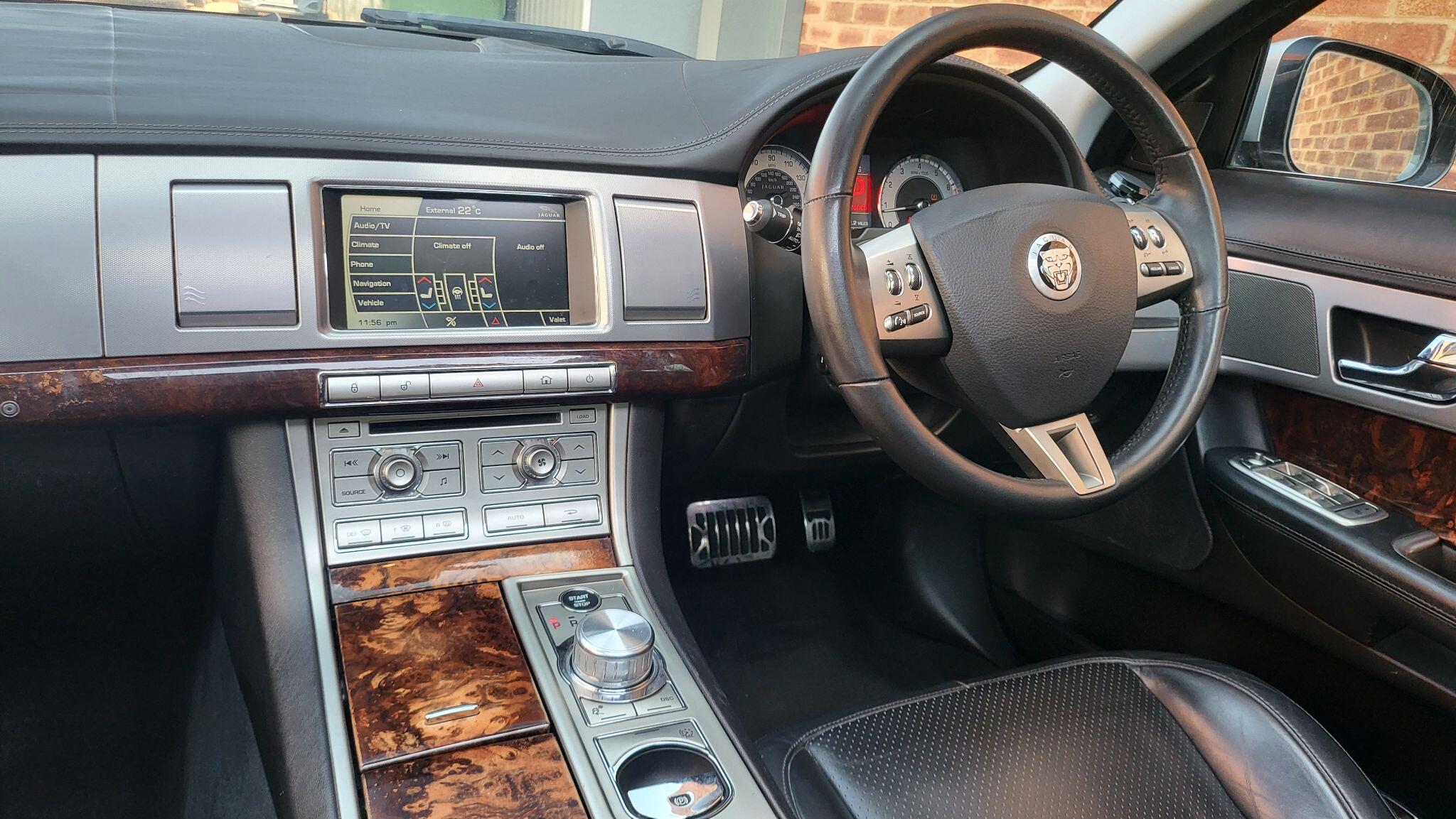 Jaguar XF view 12