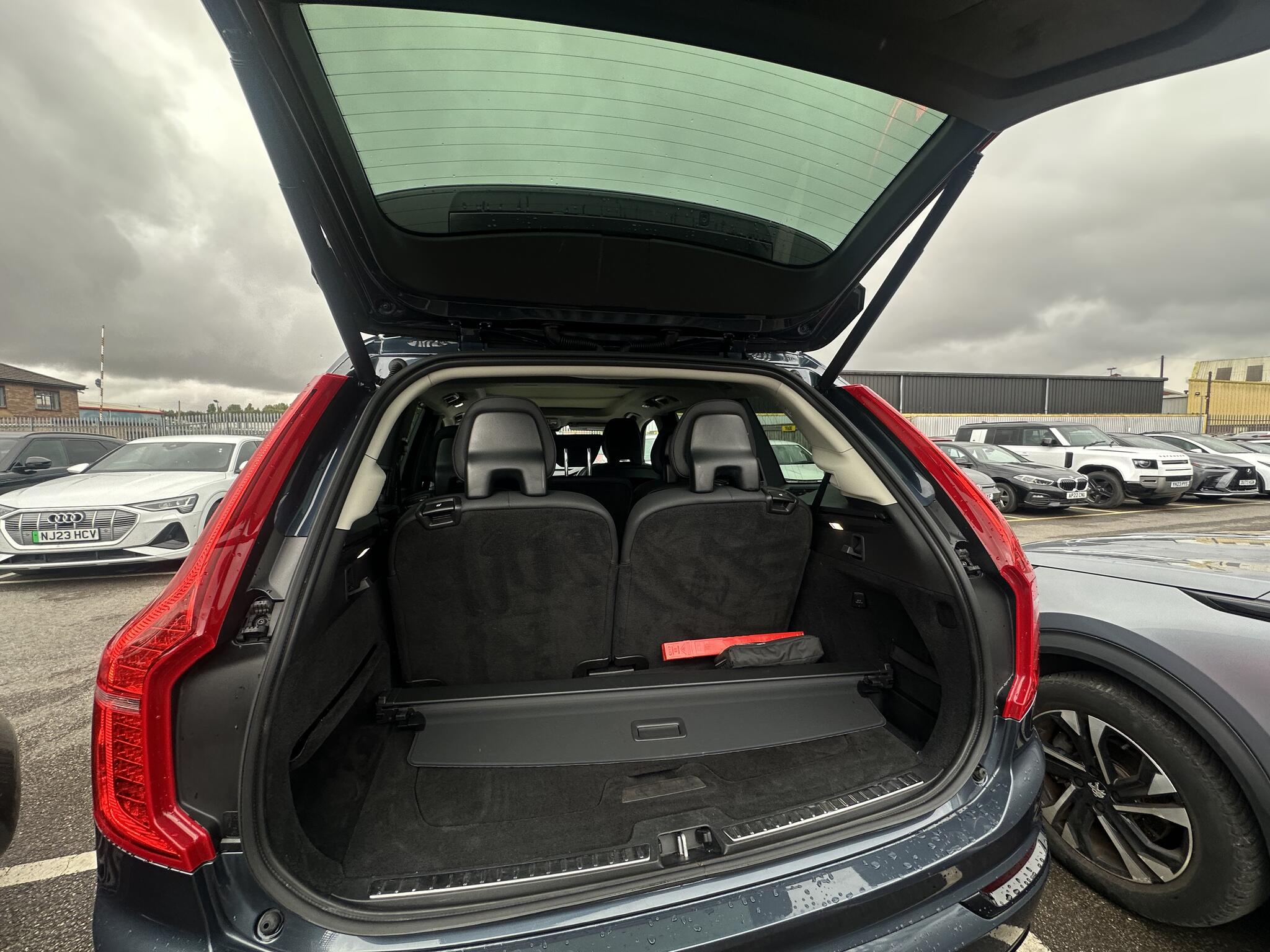 Volvo XC90 view 35