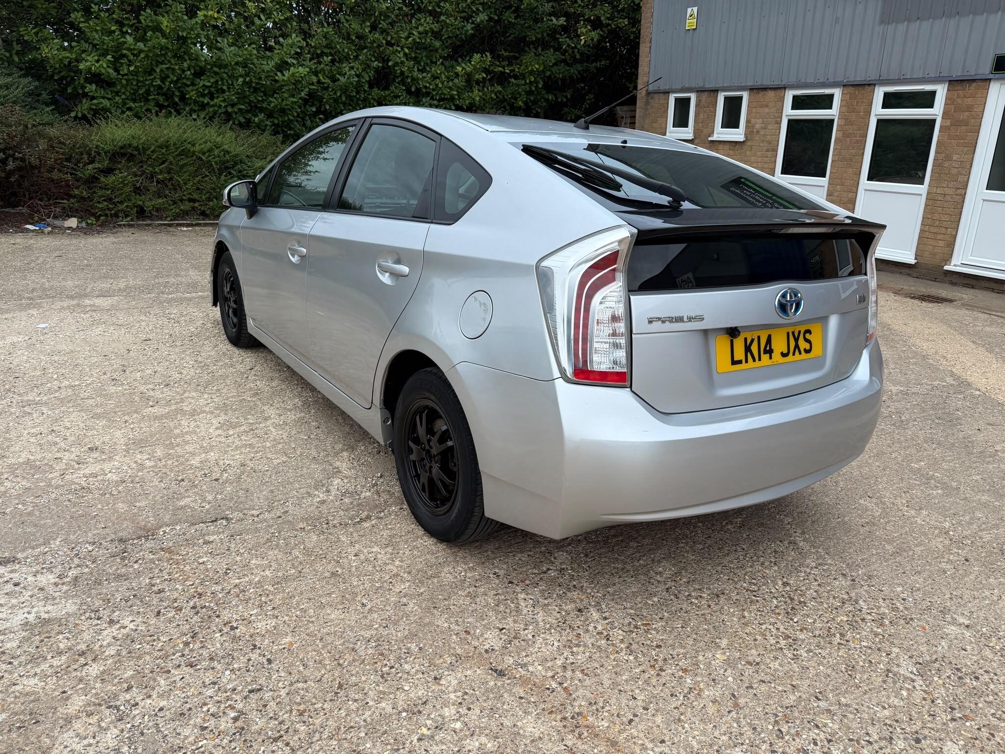 Toyota Prius view 3