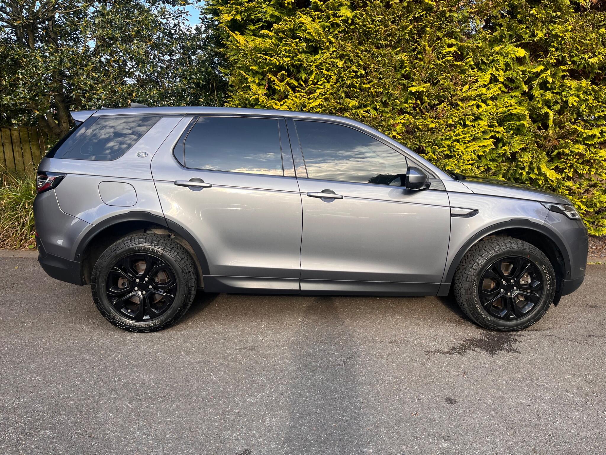 Land Rover Discovery Sport view 18