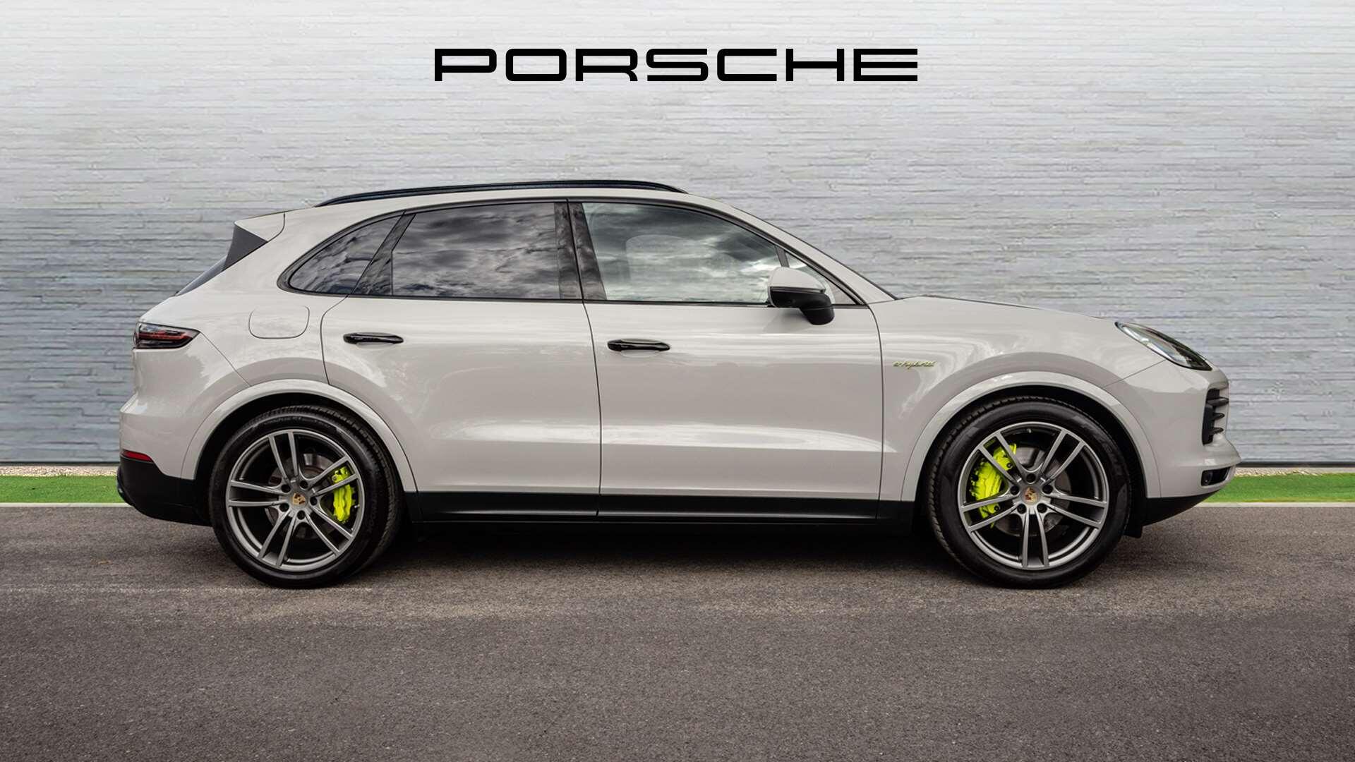 Porsche Cayenne view 7