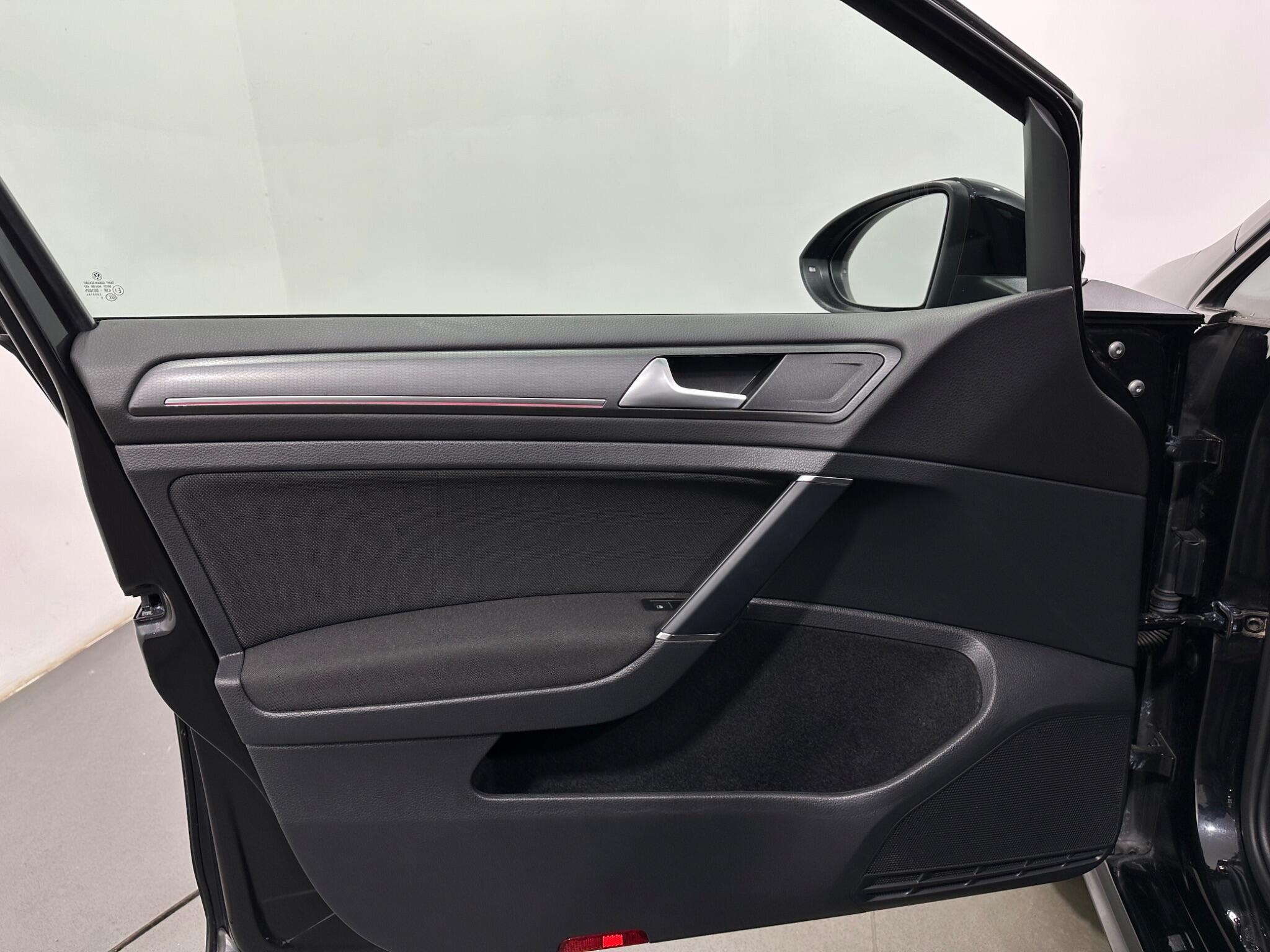 Volkswagen Golf view 38