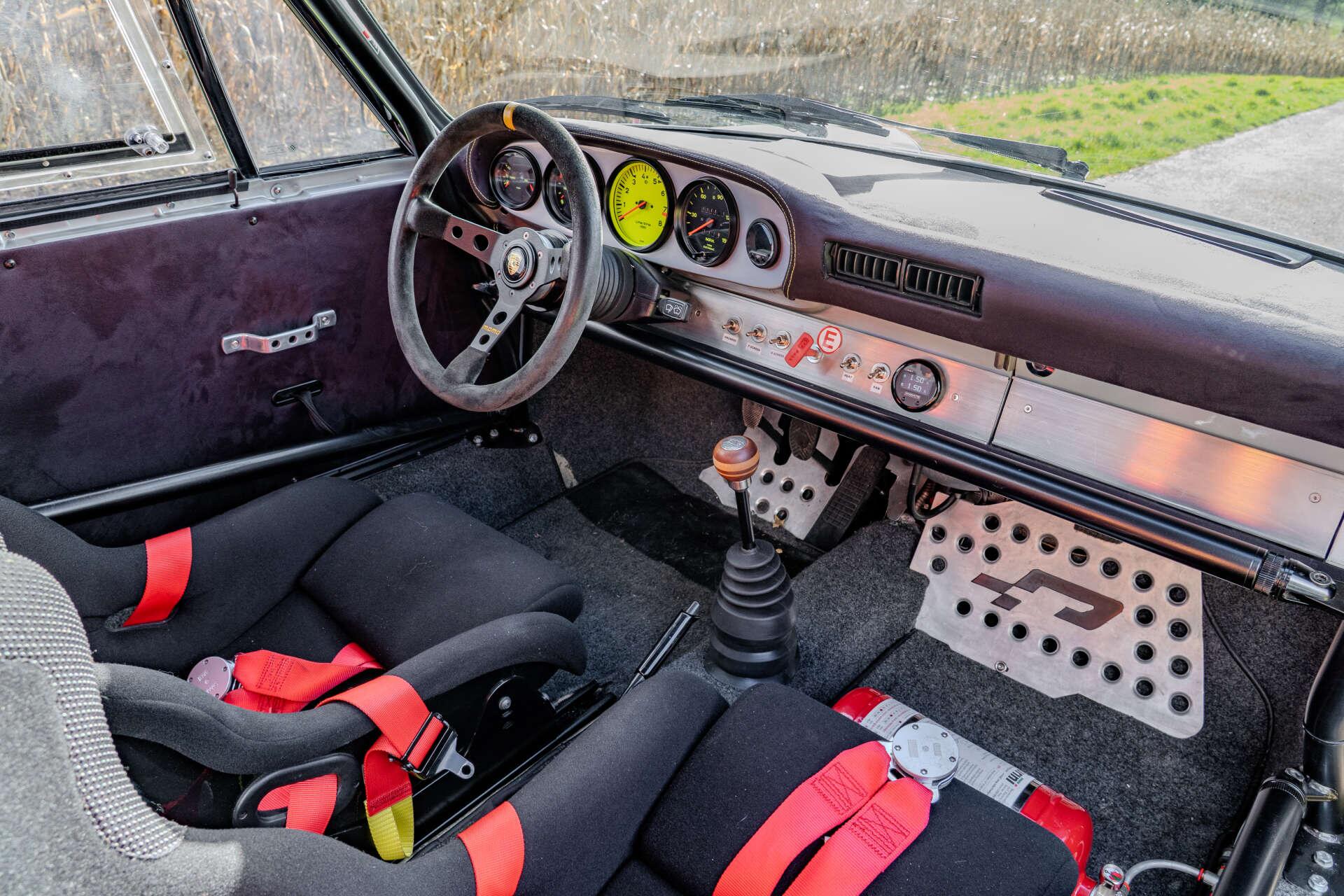 Porsche 911 view 24