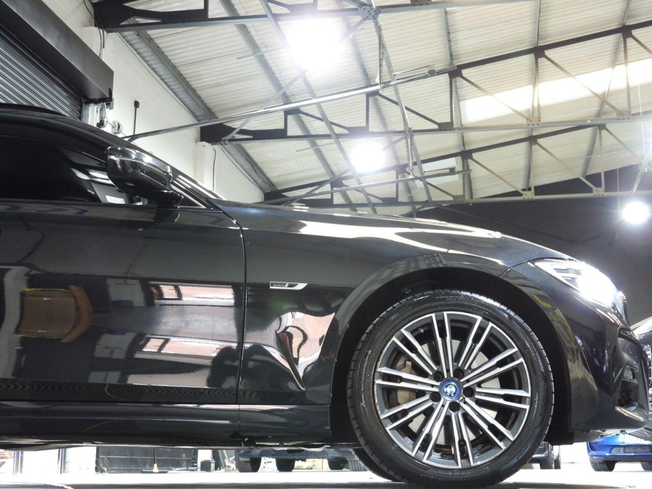 BMW 3 Series view 10