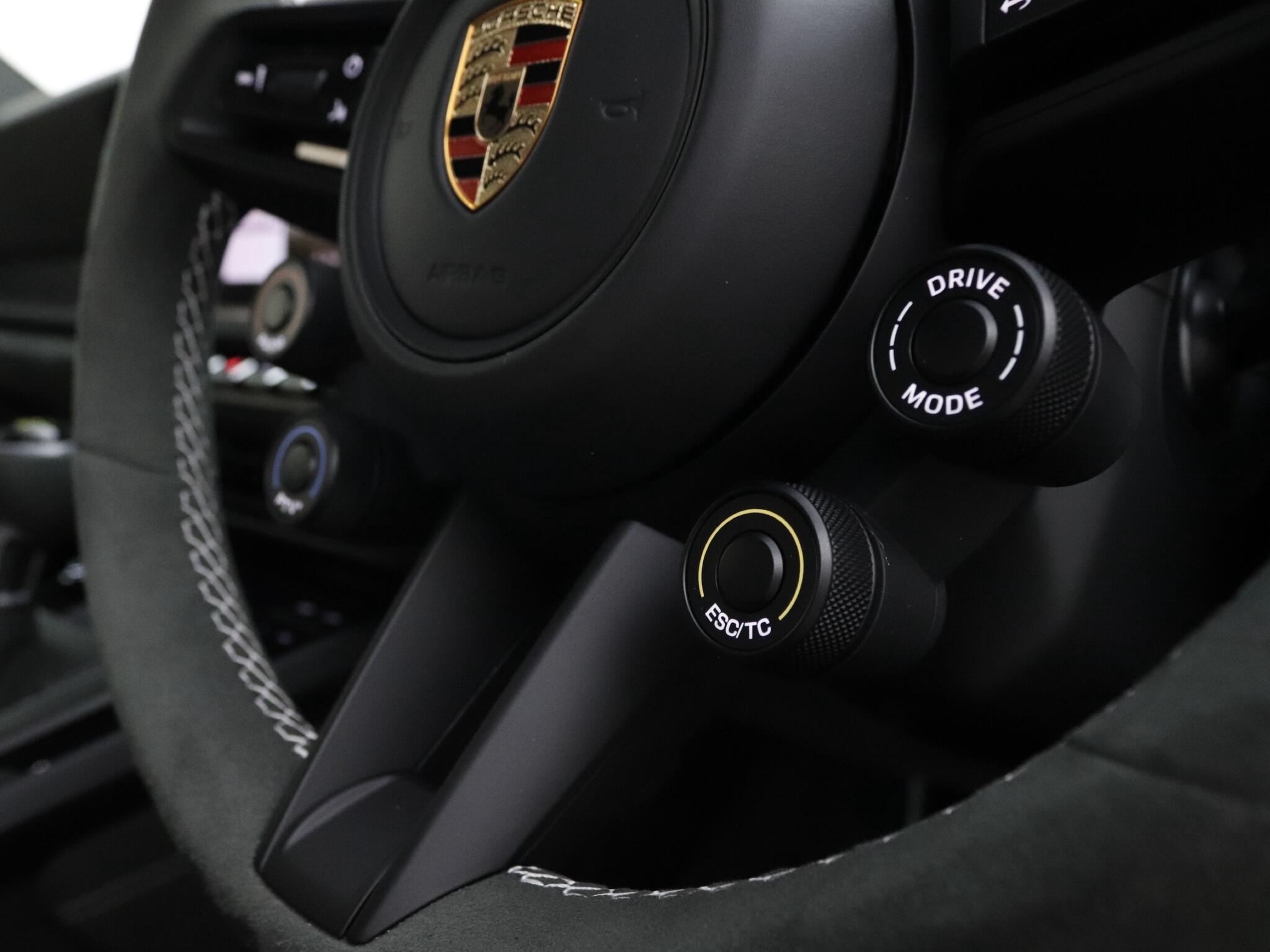 Porsche 911 view 34