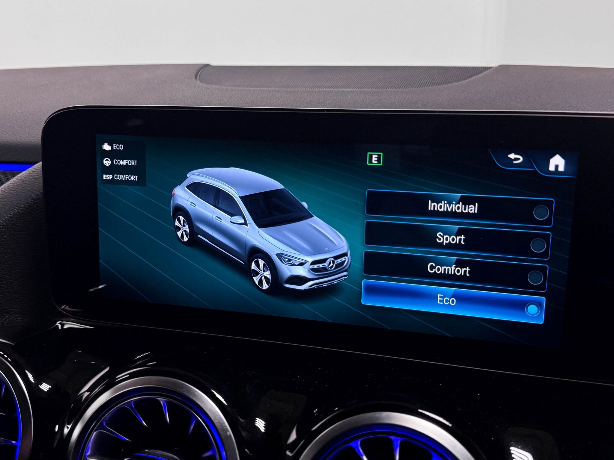 Mercedes-Benz Gla view 64