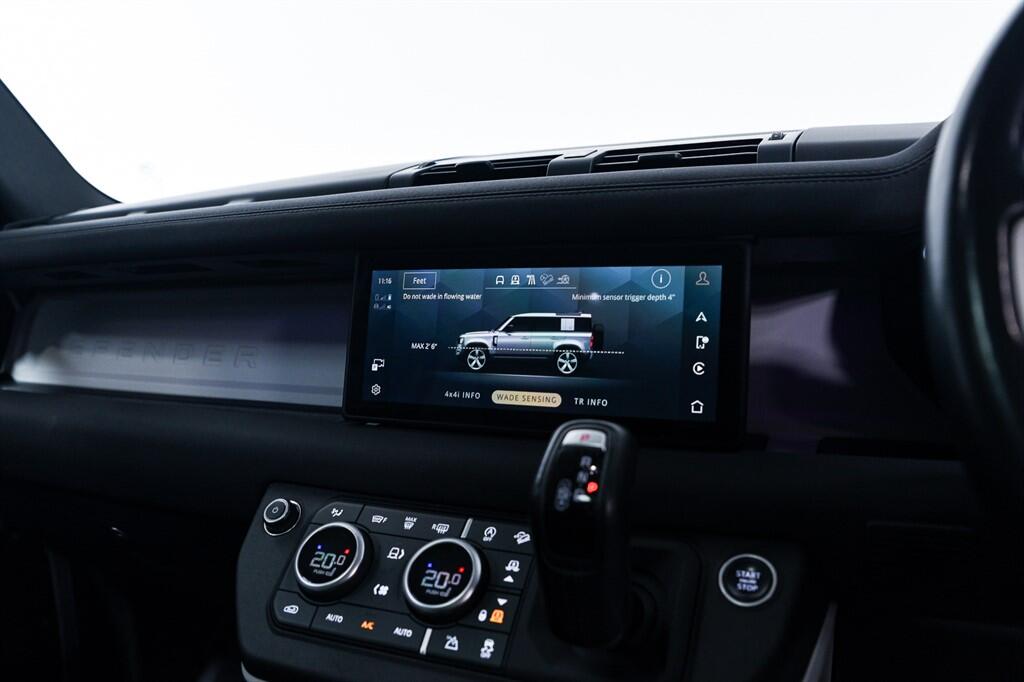 Land Rover Defender view 25