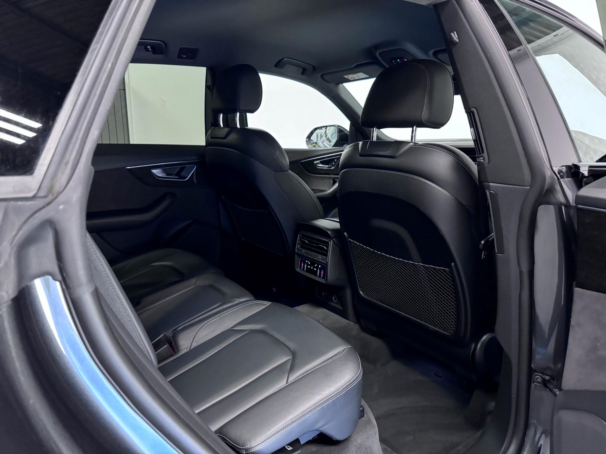 Audi Q8 view 30