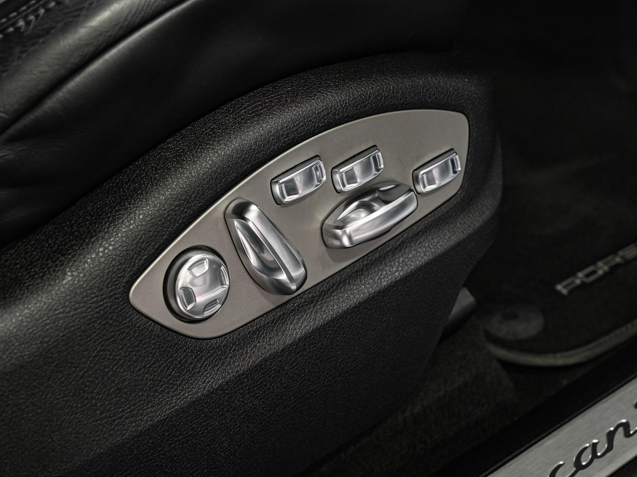 Porsche Macan view 25