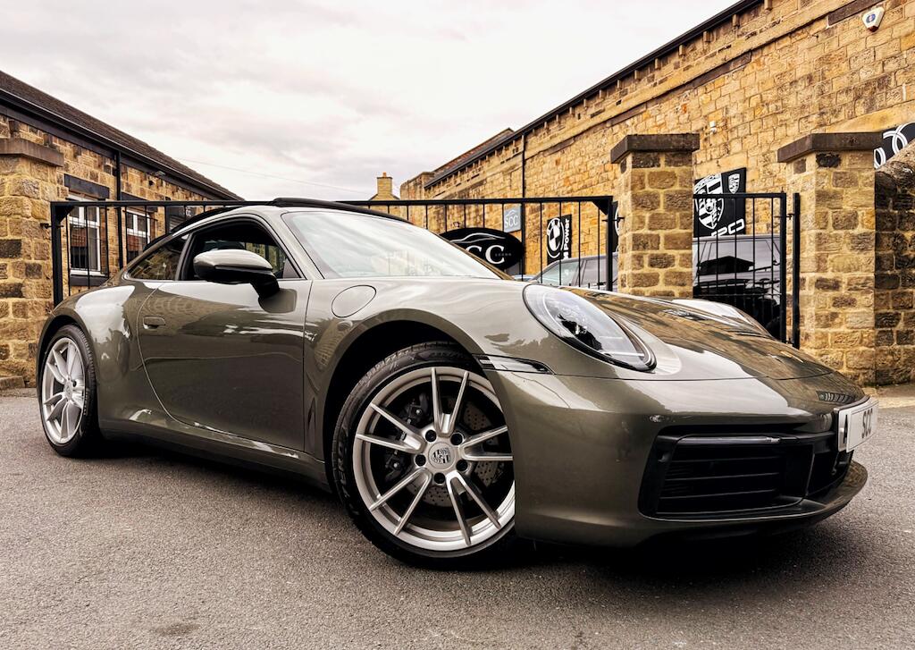 Porsche 911 view 9