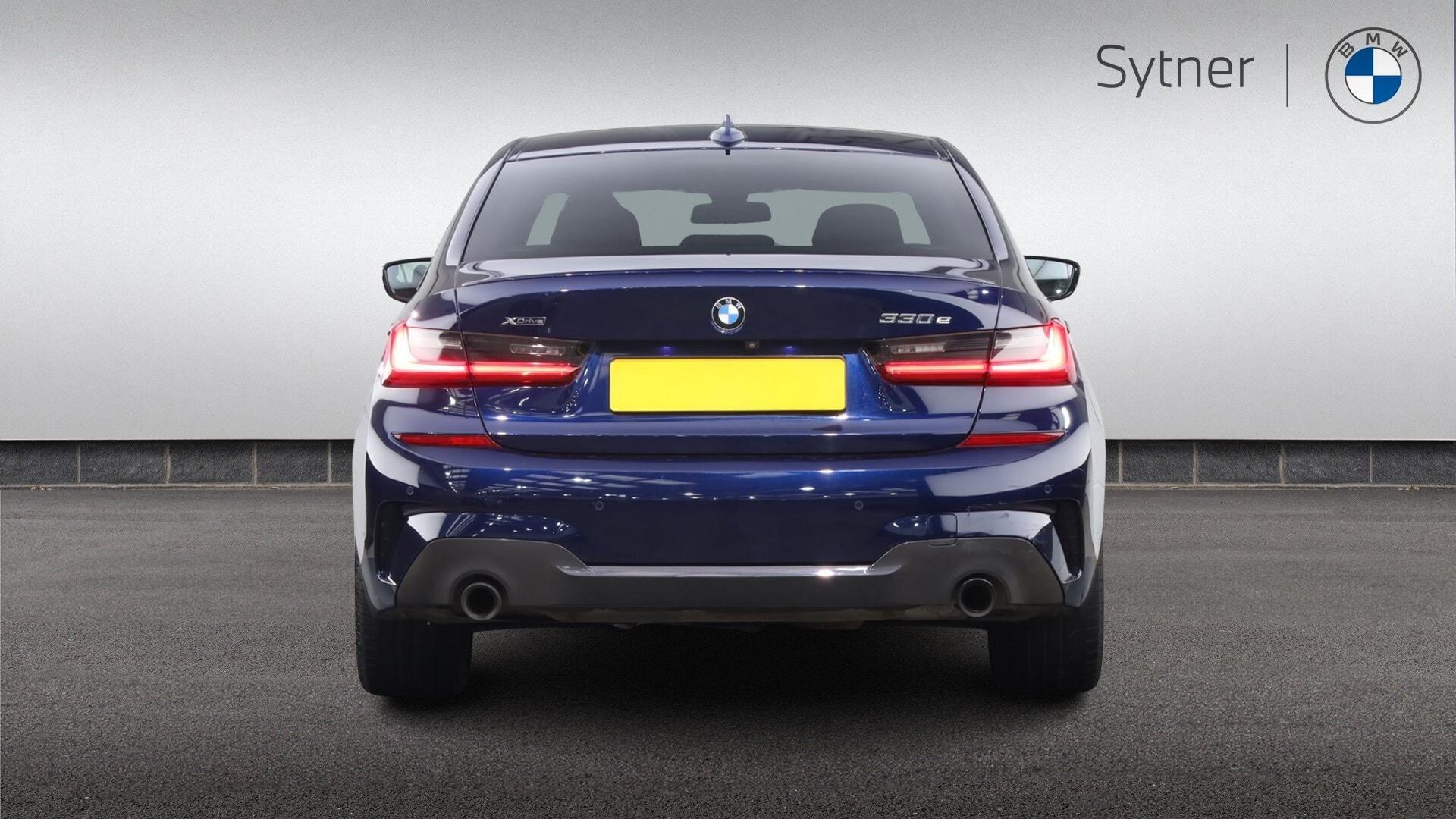 BMW 3 Series view 15