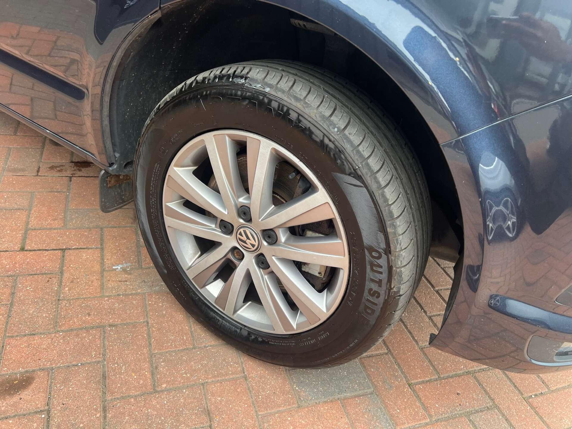 Volkswagen Caravelle view 49