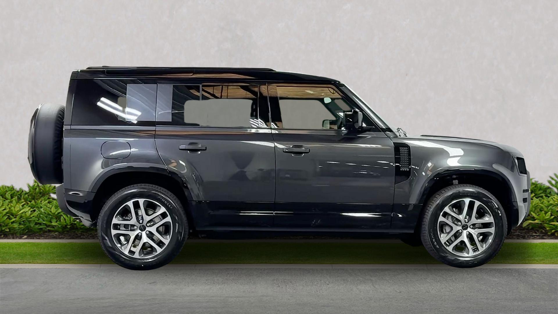 Land Rover Defender view 5