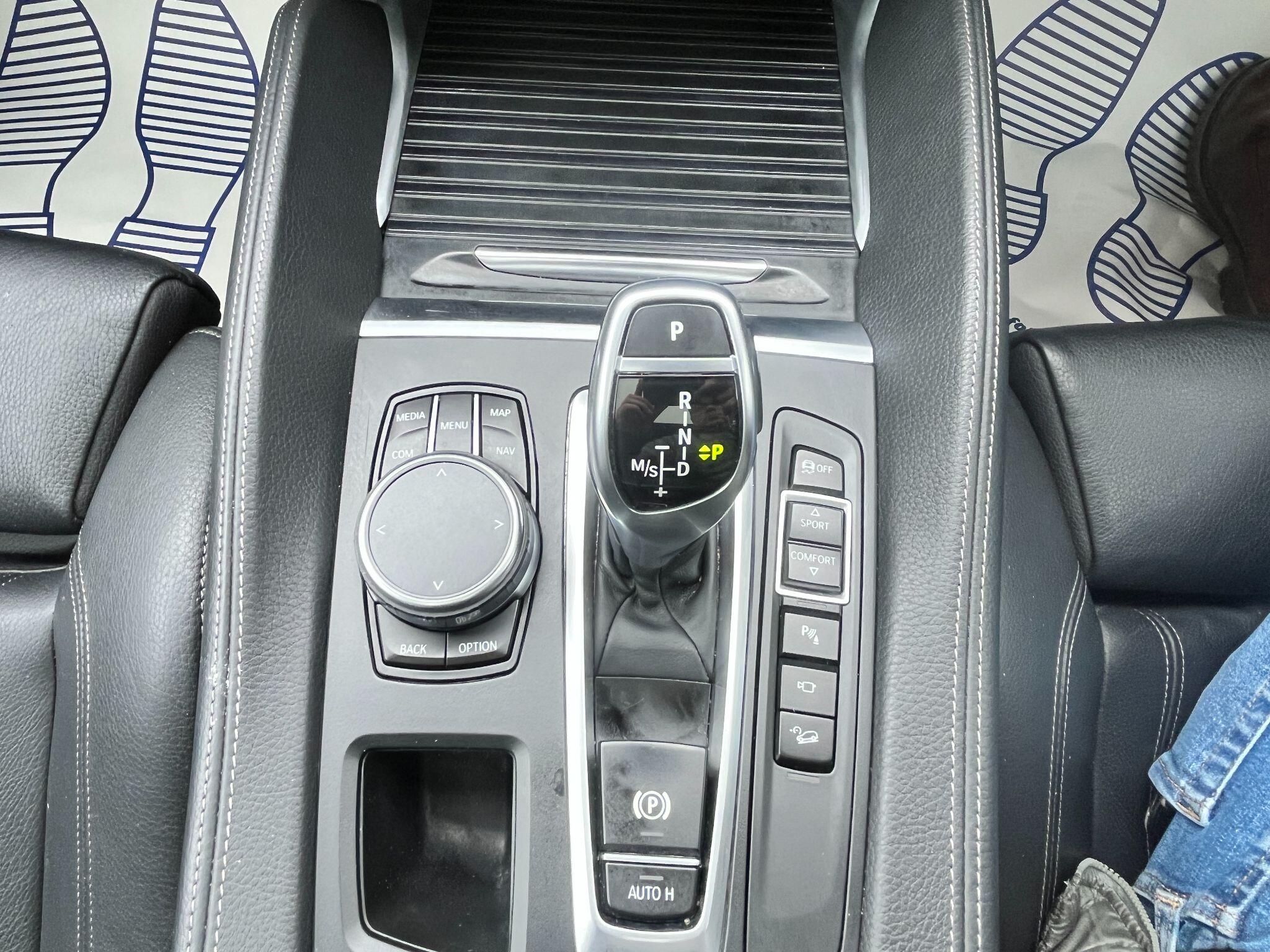 BMW X6 view 24