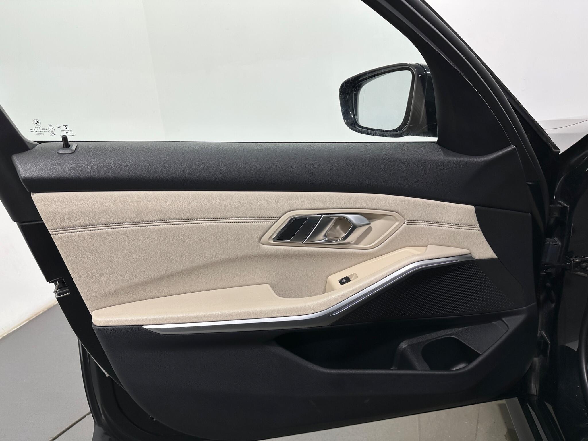 BMW 3 Series view 38
