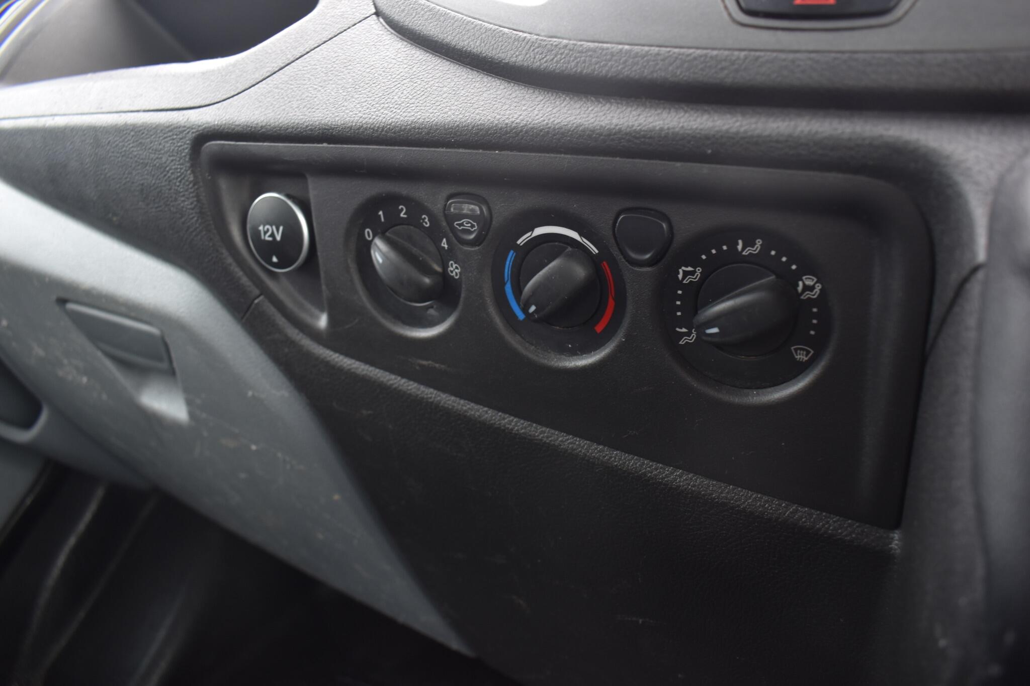 Transit - 2.0 350 EcoBlue RWD L2 H1 Euro 6 2dr (DRW) - Image 19