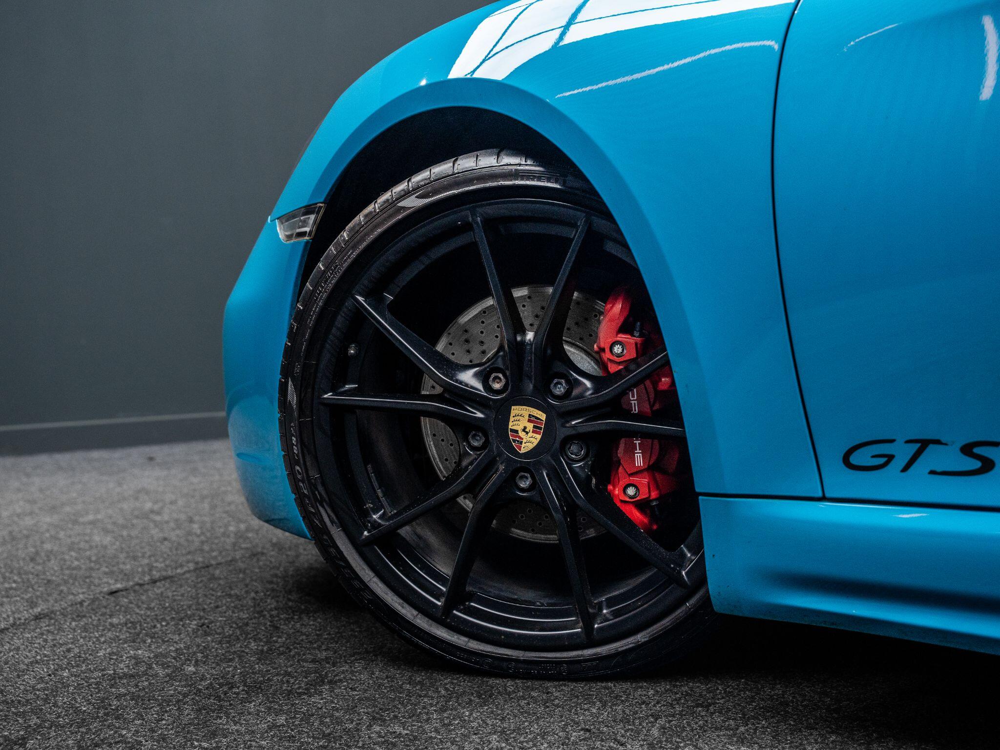 Porsche Cayman view 13
