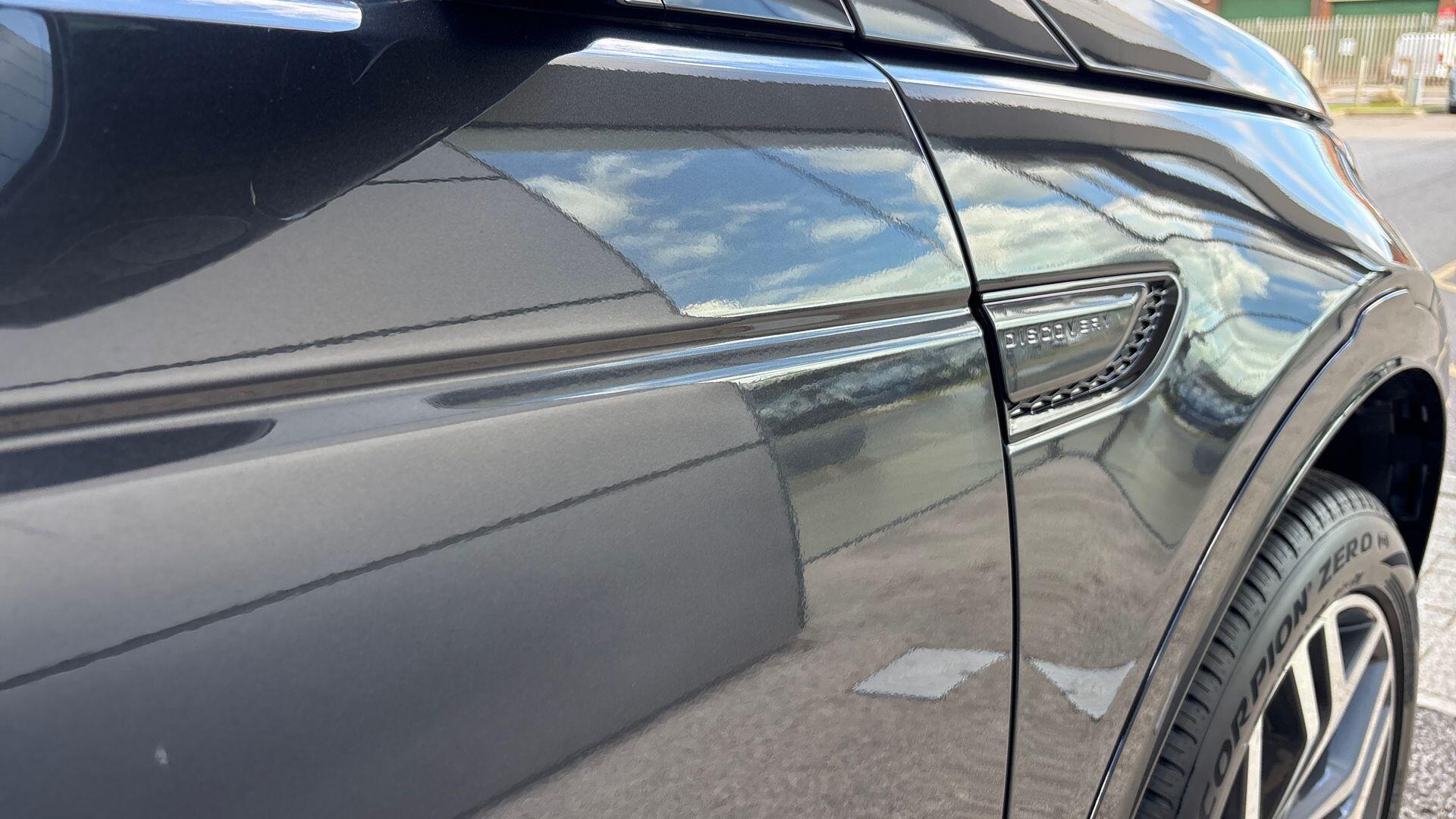 Land Rover Discovery Sport view 20