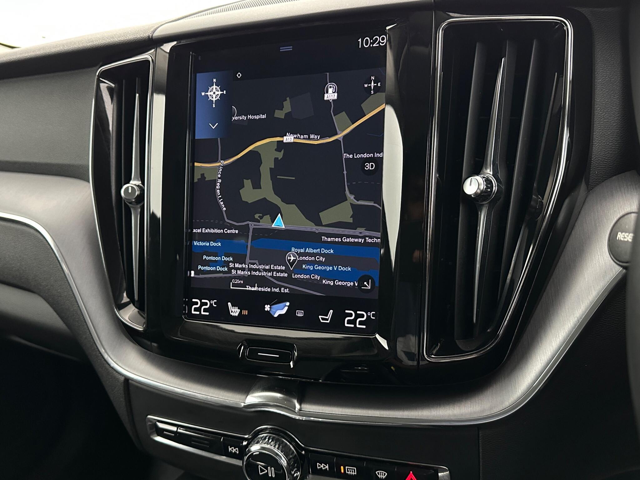 Volvo XC60 view 23
