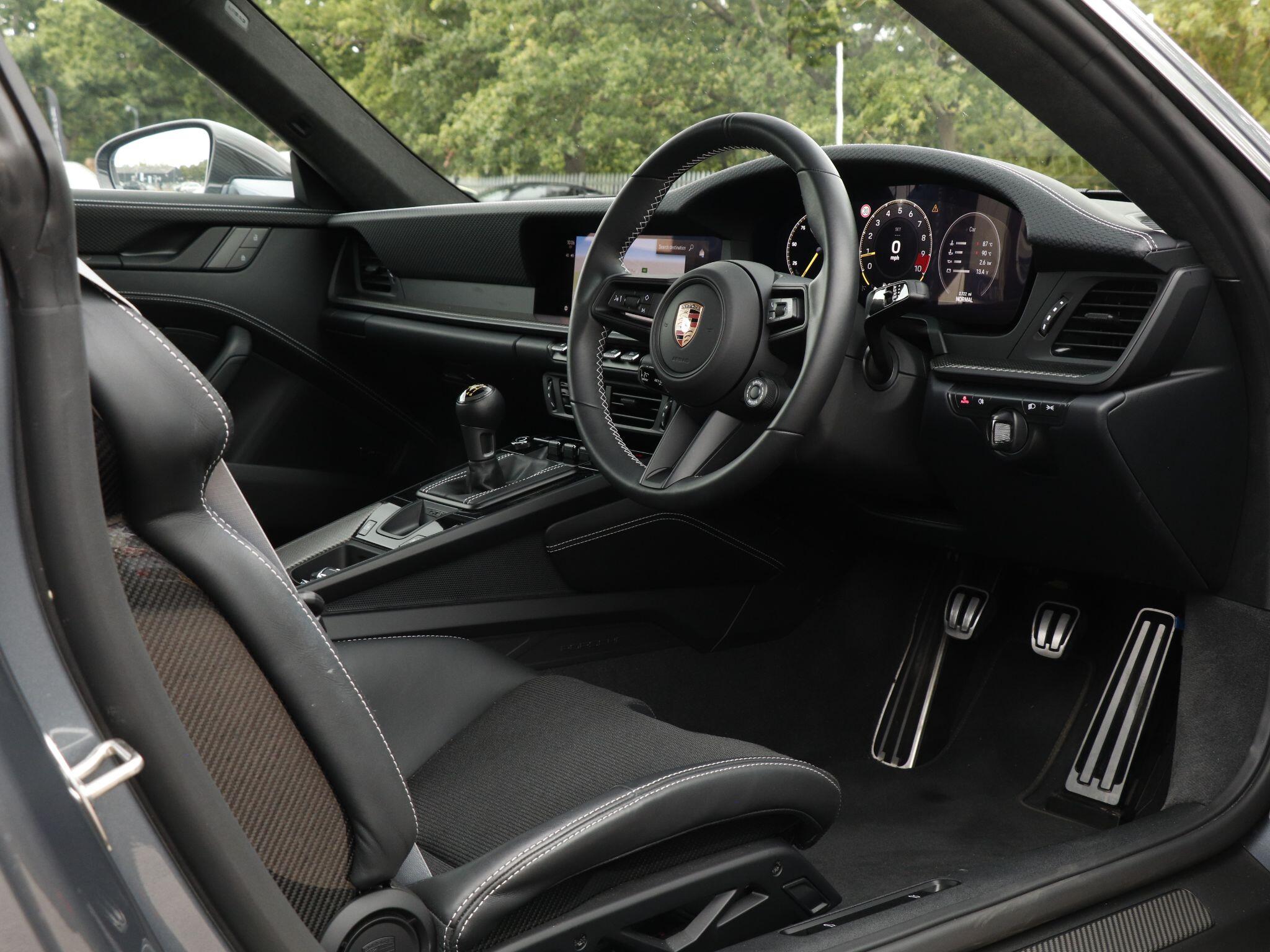 Porsche 911 view 10