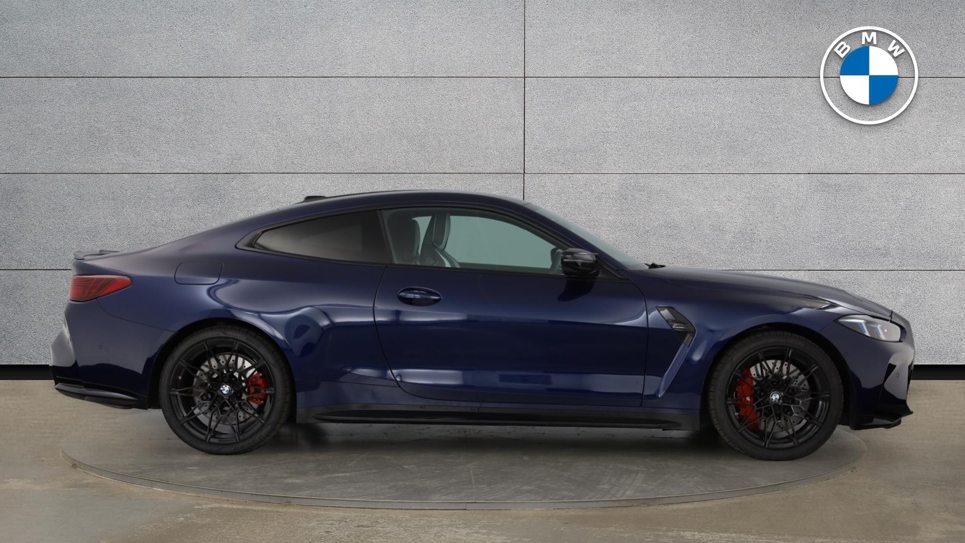 BMW M4 view 3