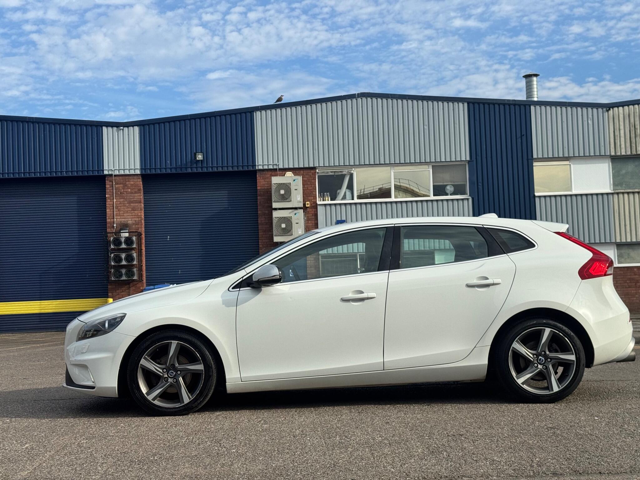 Volvo V40 view 11