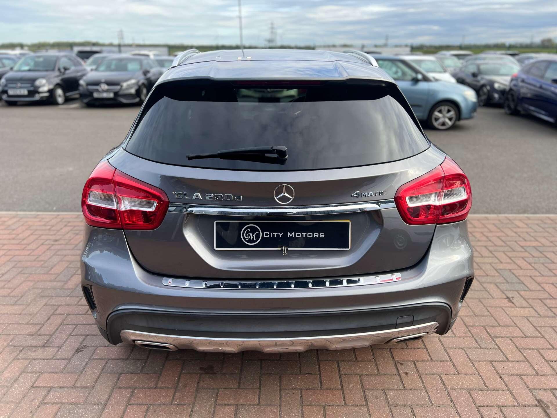 Mercedes-Benz GLA view 9
