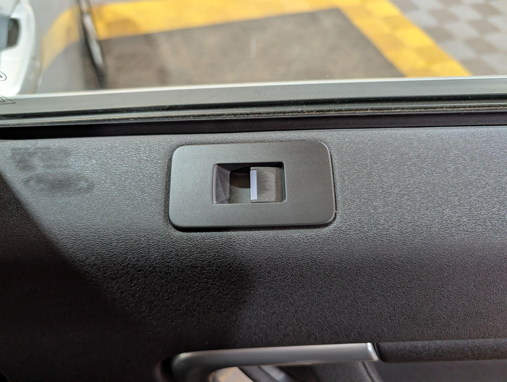 Land Rover Discovery Sport view 47
