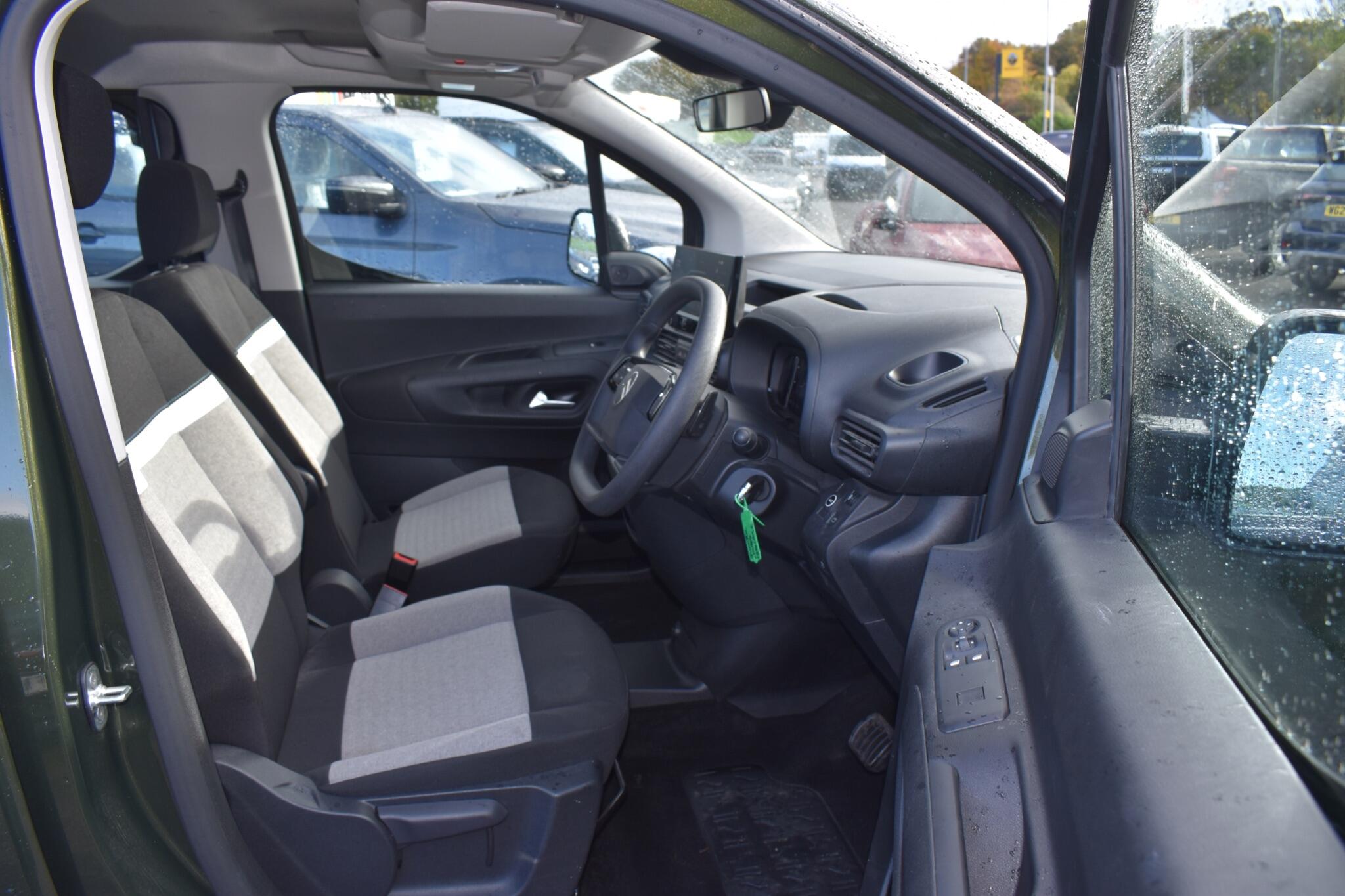 e-Berlingo - 52kWh PLUS XL Auto 5dr (7.4kW Charger) - Image 27