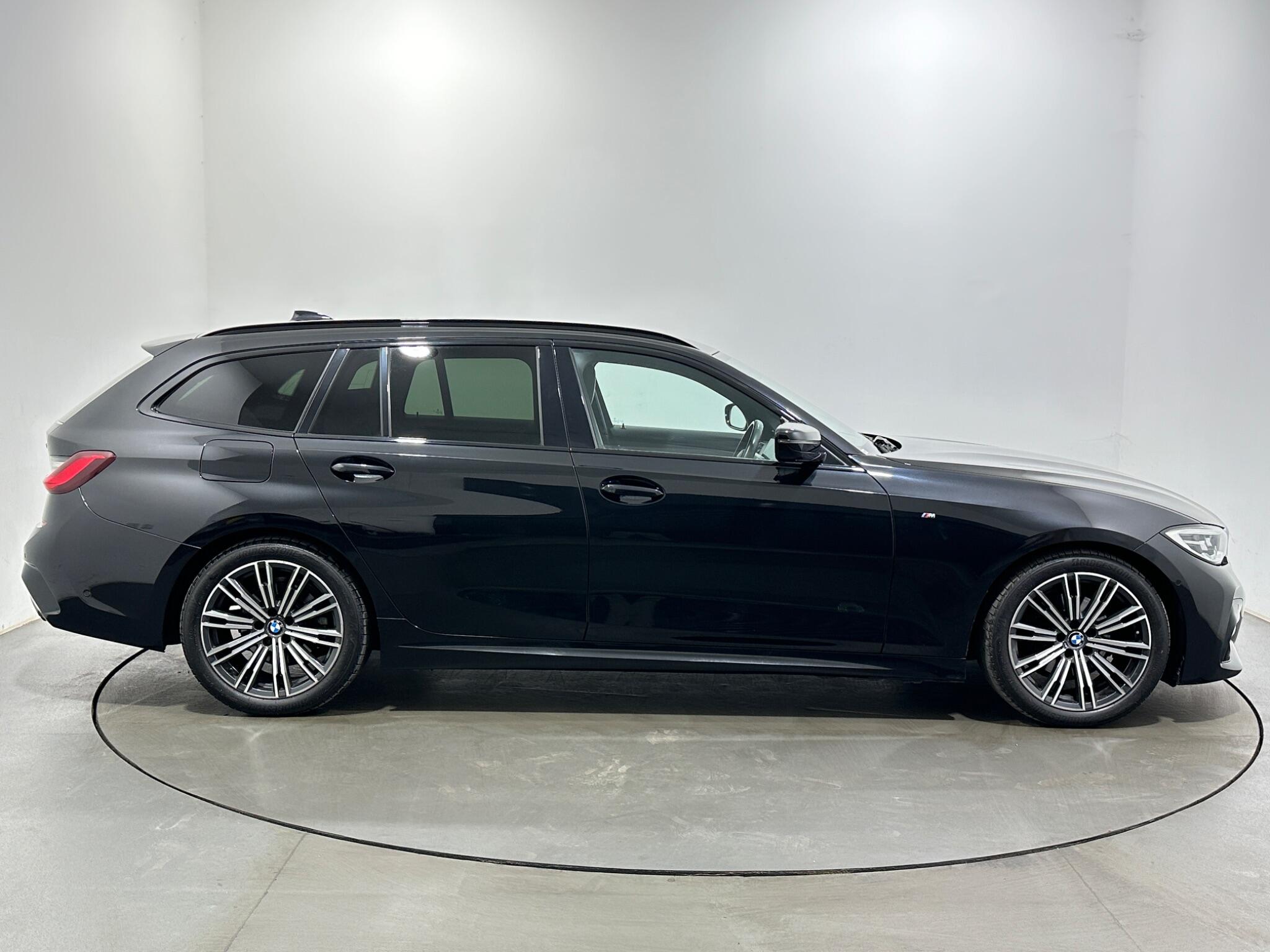 BMW 3 Series view 9