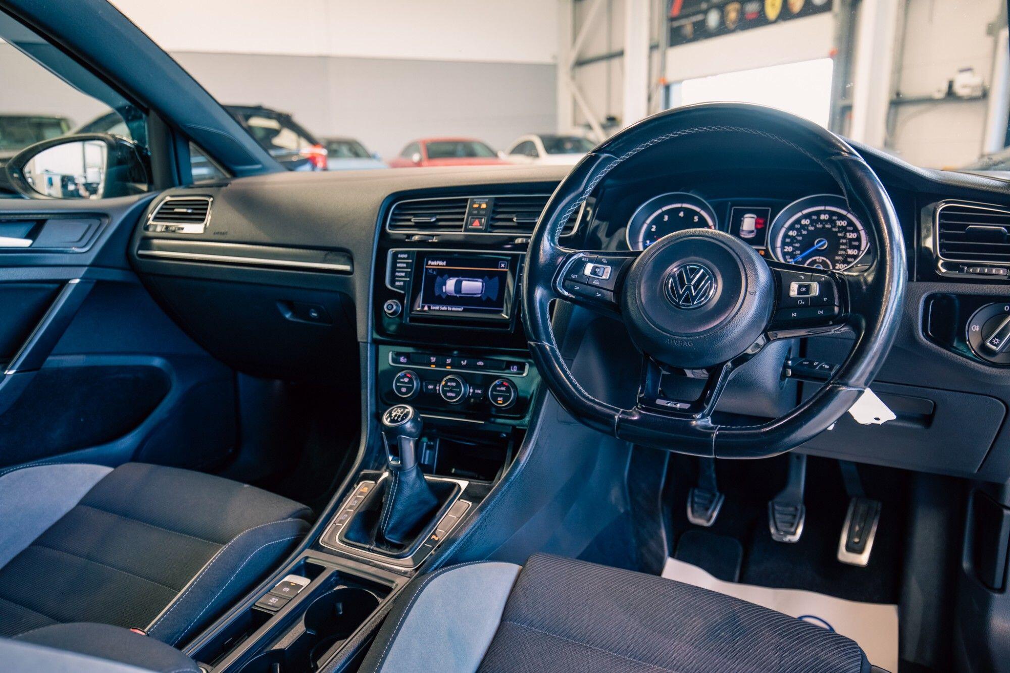 Volkswagen Golf view 2