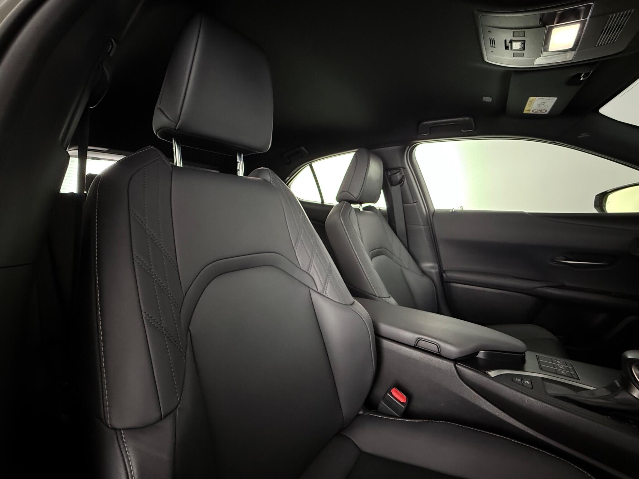 Lexus Ux view 29