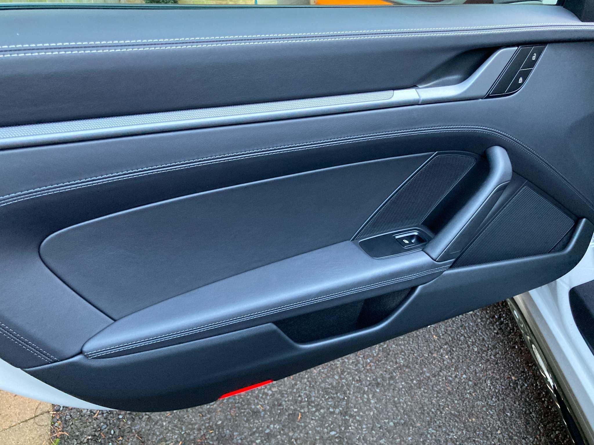 Porsche 911 view 31