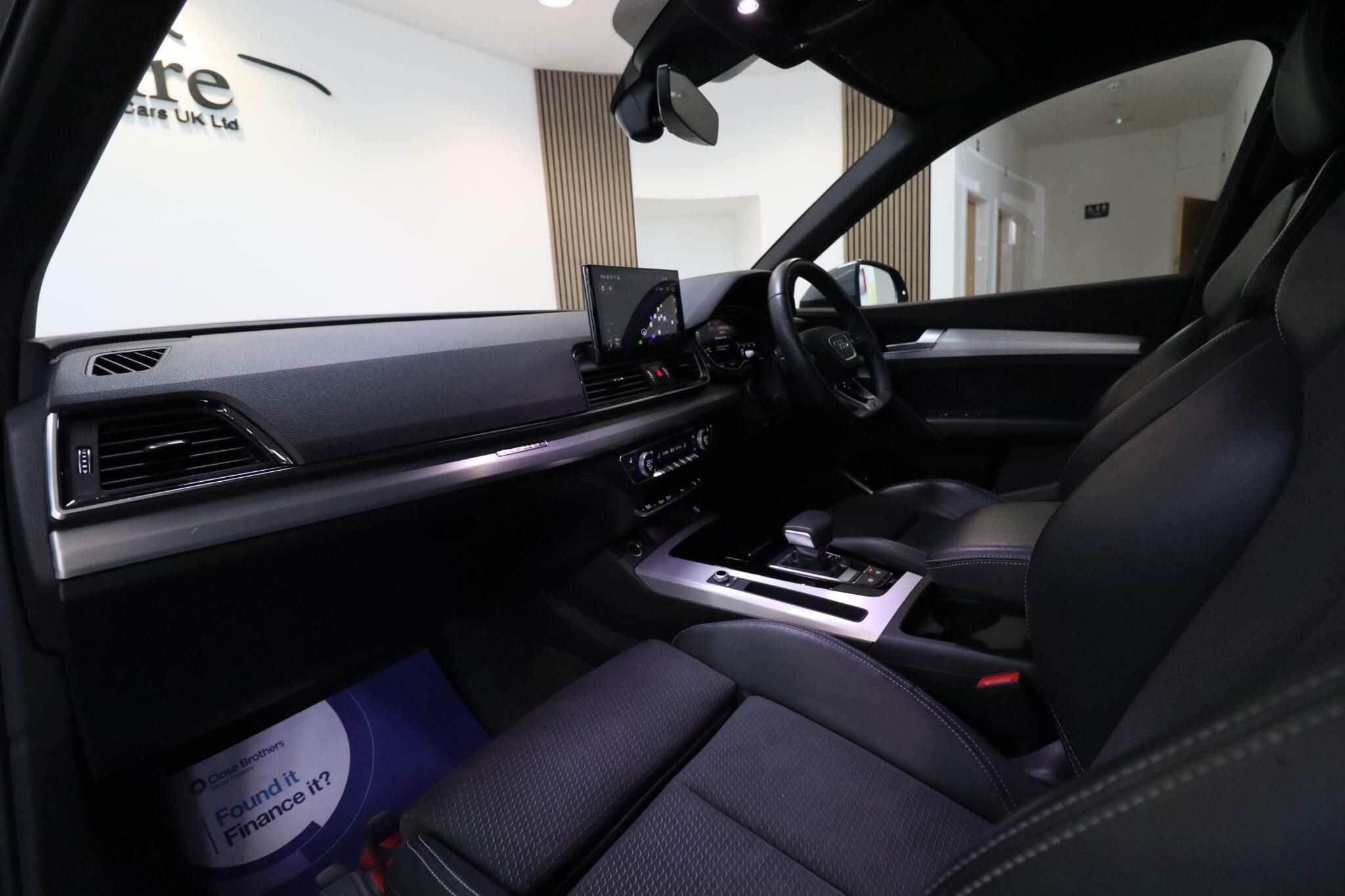 Audi Q5 view 10