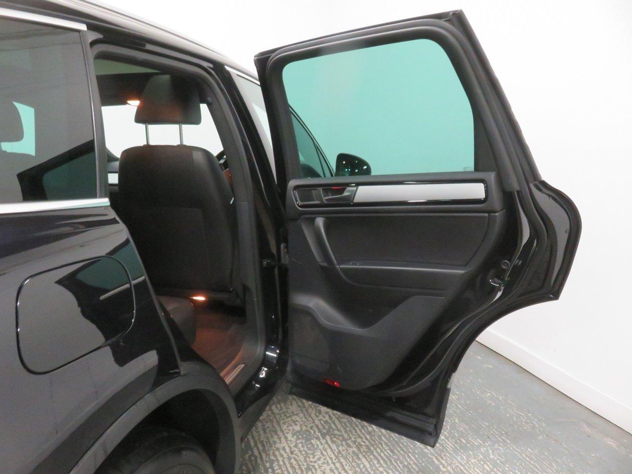 Volkswagen Touareg view 30