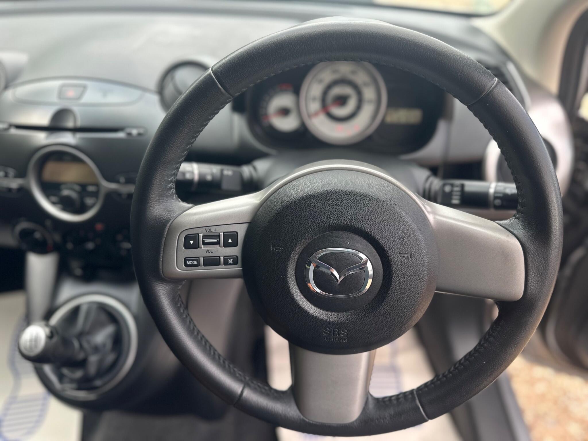 Mazda Mazda2 view 28