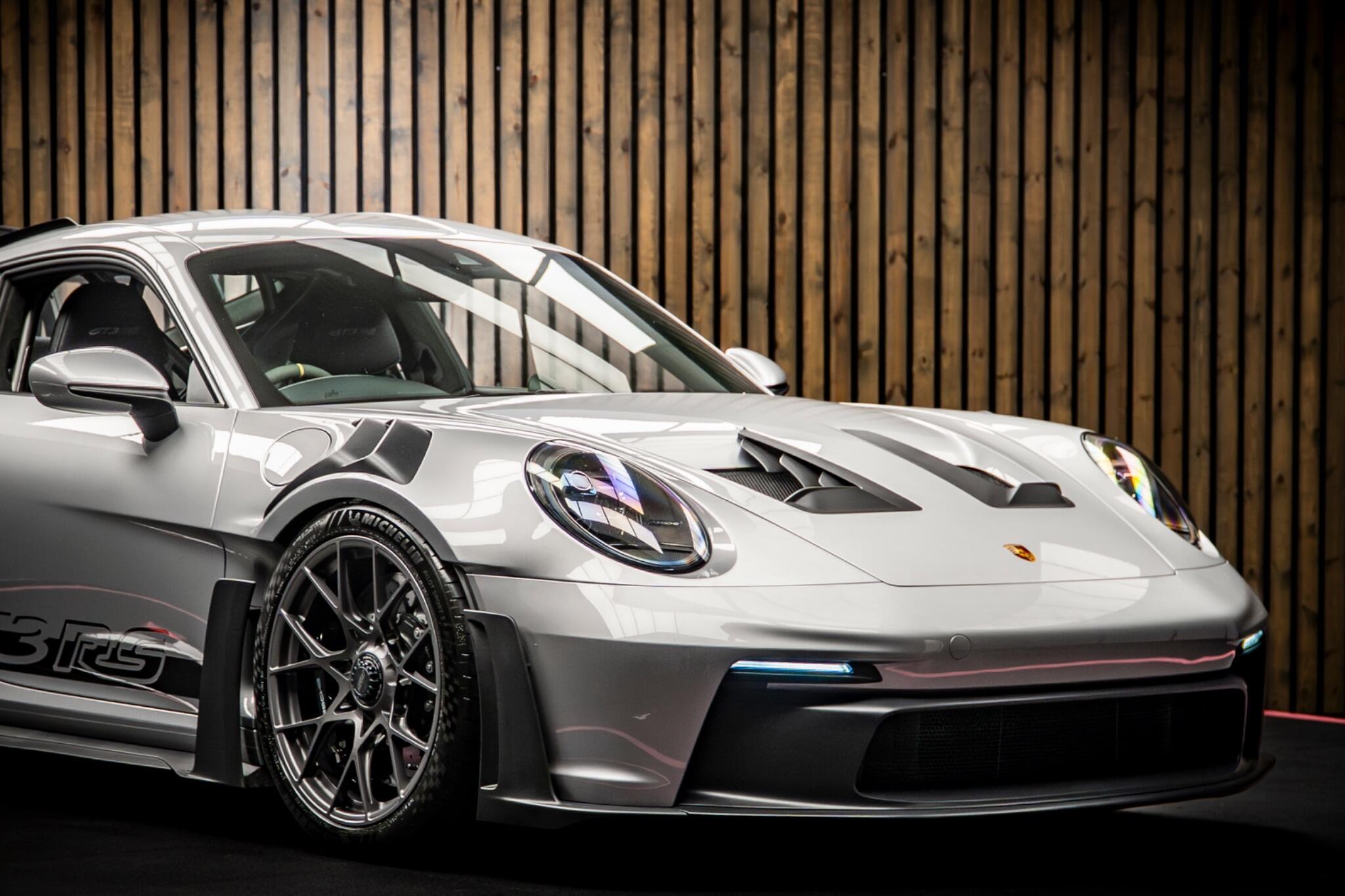 Porsche 911 view 12