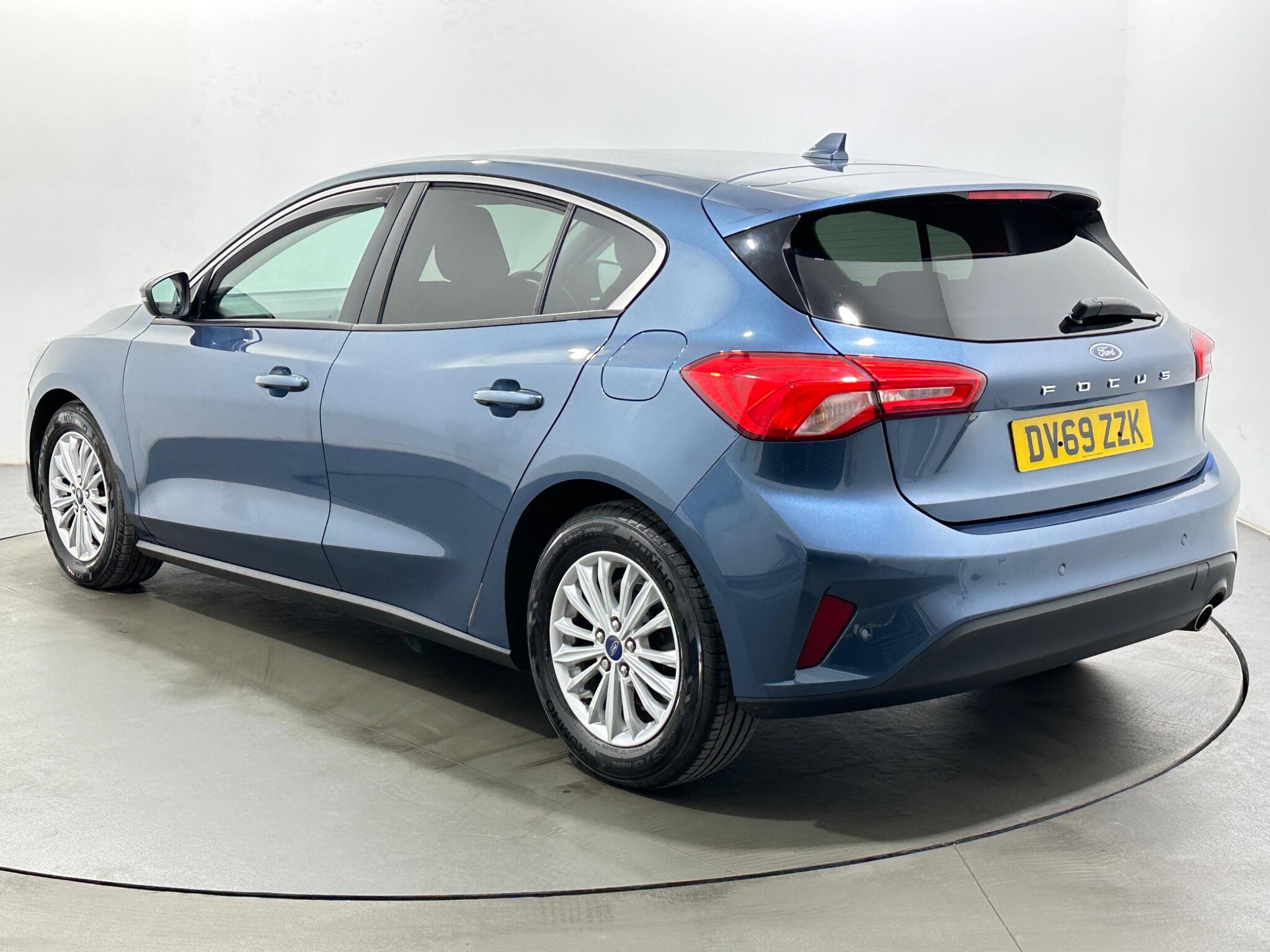 Ford Focus view 6